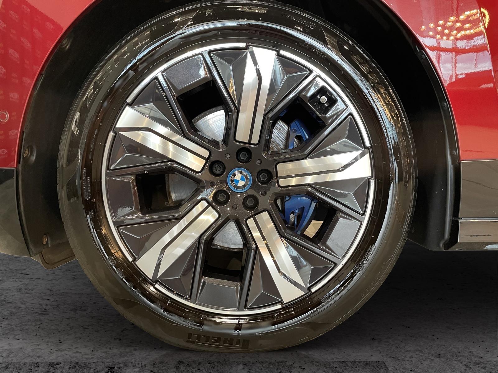 BMW iX xDrive40 SPORTPAKET Attraktiven Leasingzinssatz ab 1,9 % bei Abschluss einer BMW Fahrzeugversicherung.-image-8