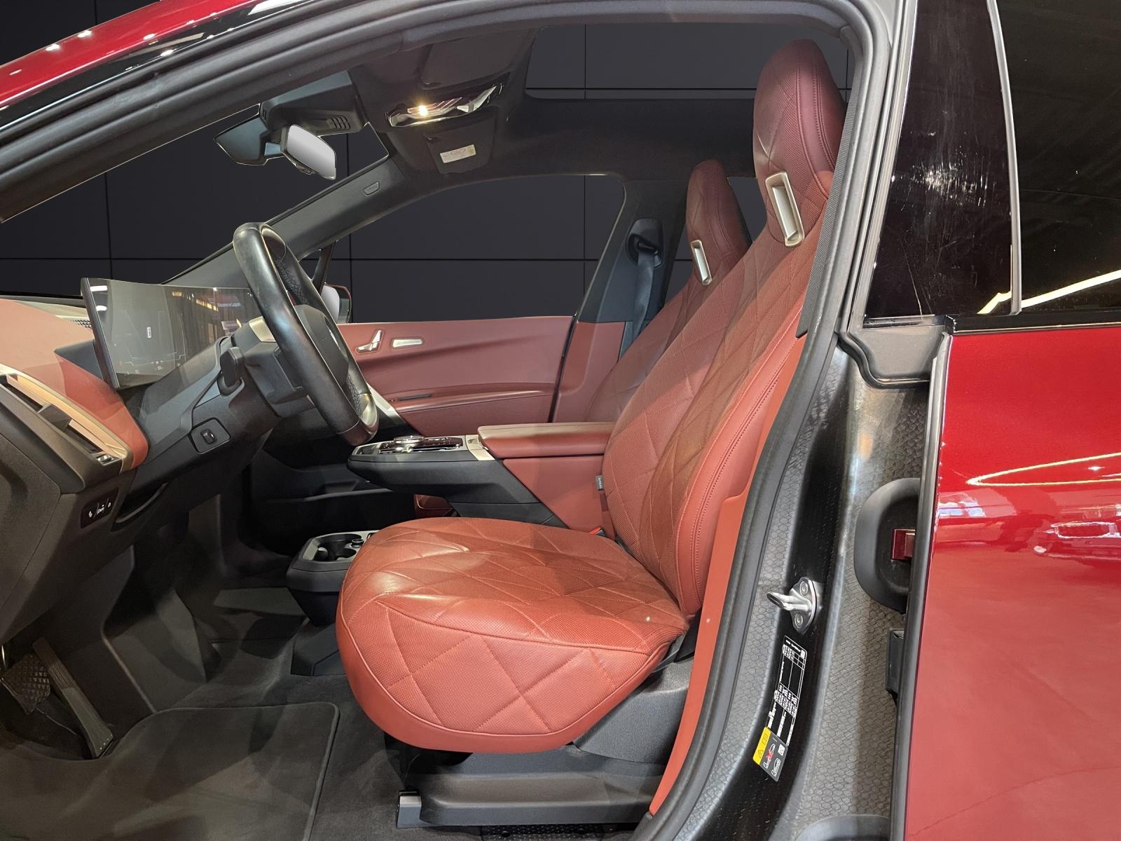 BMW iX xDrive40 SPORTPAKET Attraktiven Leasingzinssatz ab 1,9 % bei Abschluss einer BMW Fahrzeugversicherung.-image-9
