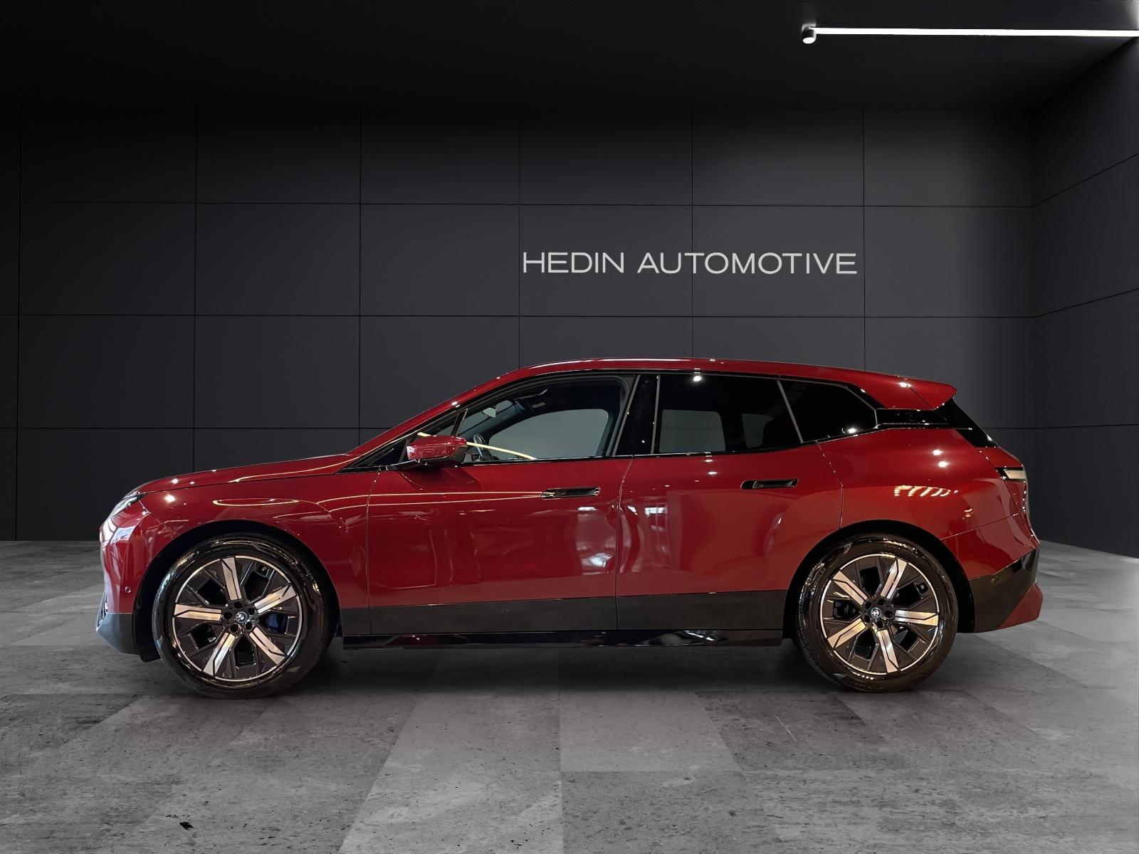 BMW iX xDrive40 SPORTPAKET Attraktiven Leasingzinssatz ab 1,9 % bei Abschluss einer BMW Fahrzeugversicherung.-showroom-element-1