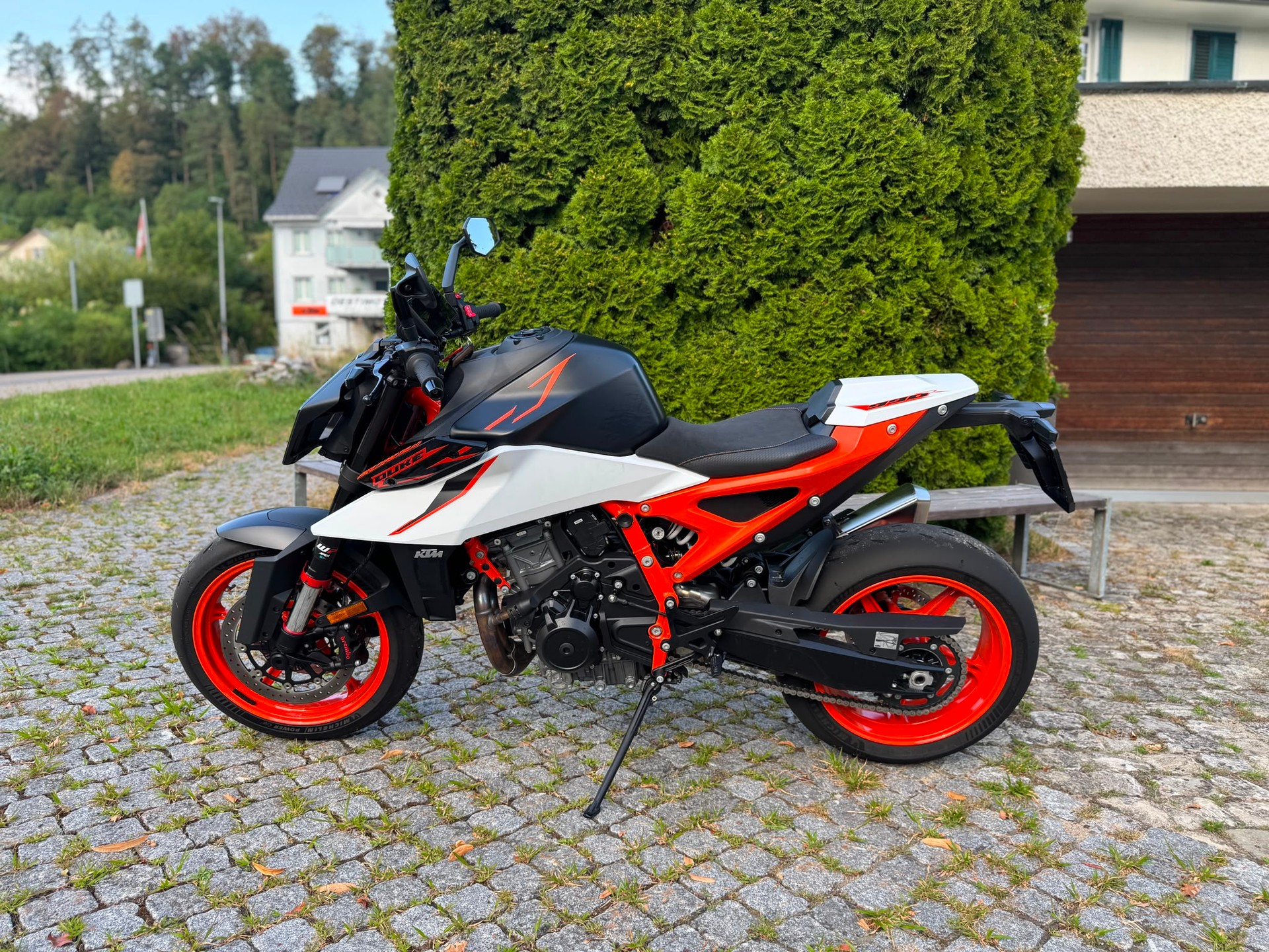 KTM 990 Duke R-image-1