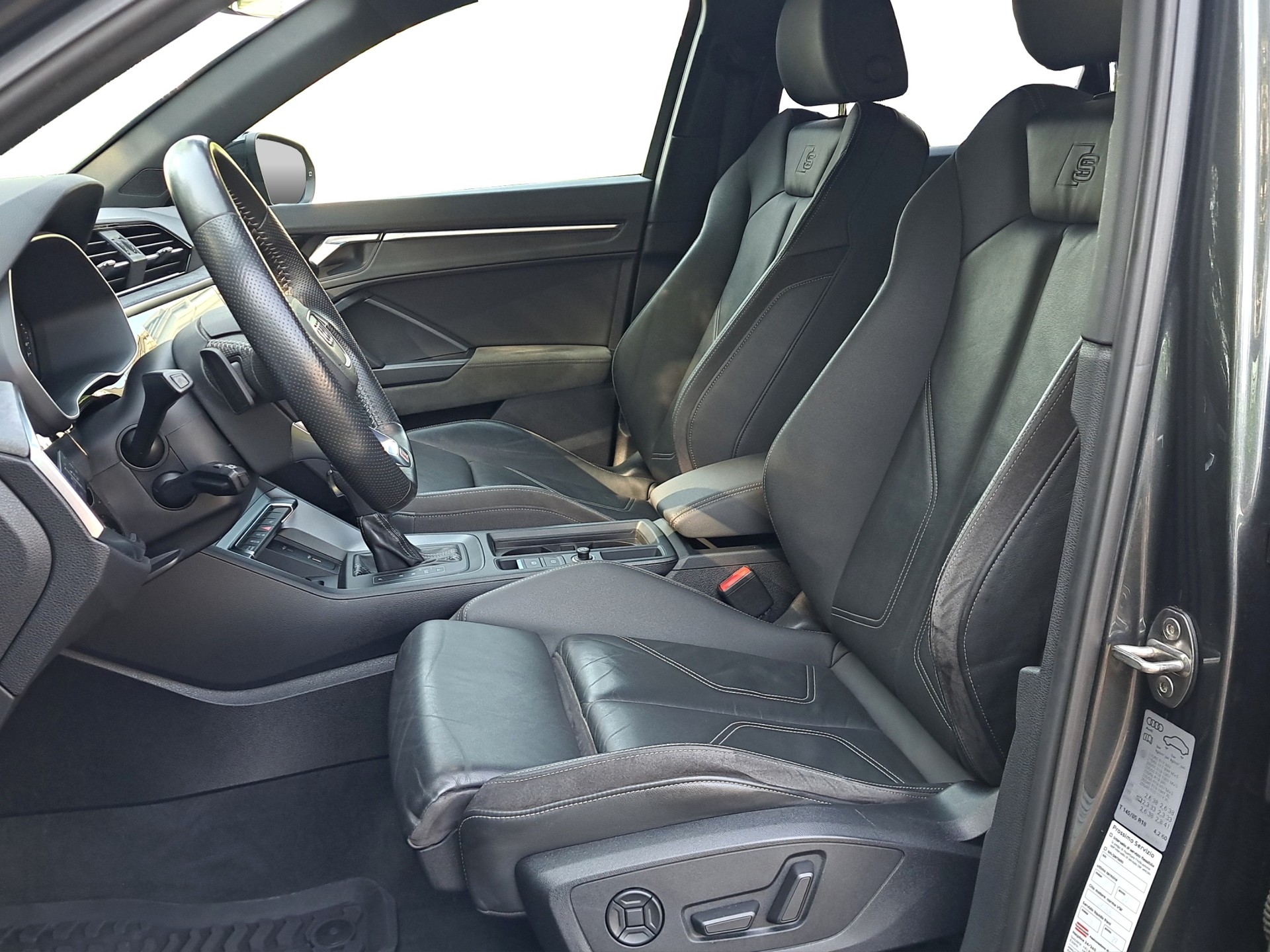 AUDI Q3 40 TDI S line quattro S-tronic *Optikpaket schwarz/mega Ausstattung/Anhängerkupplung*-image-7