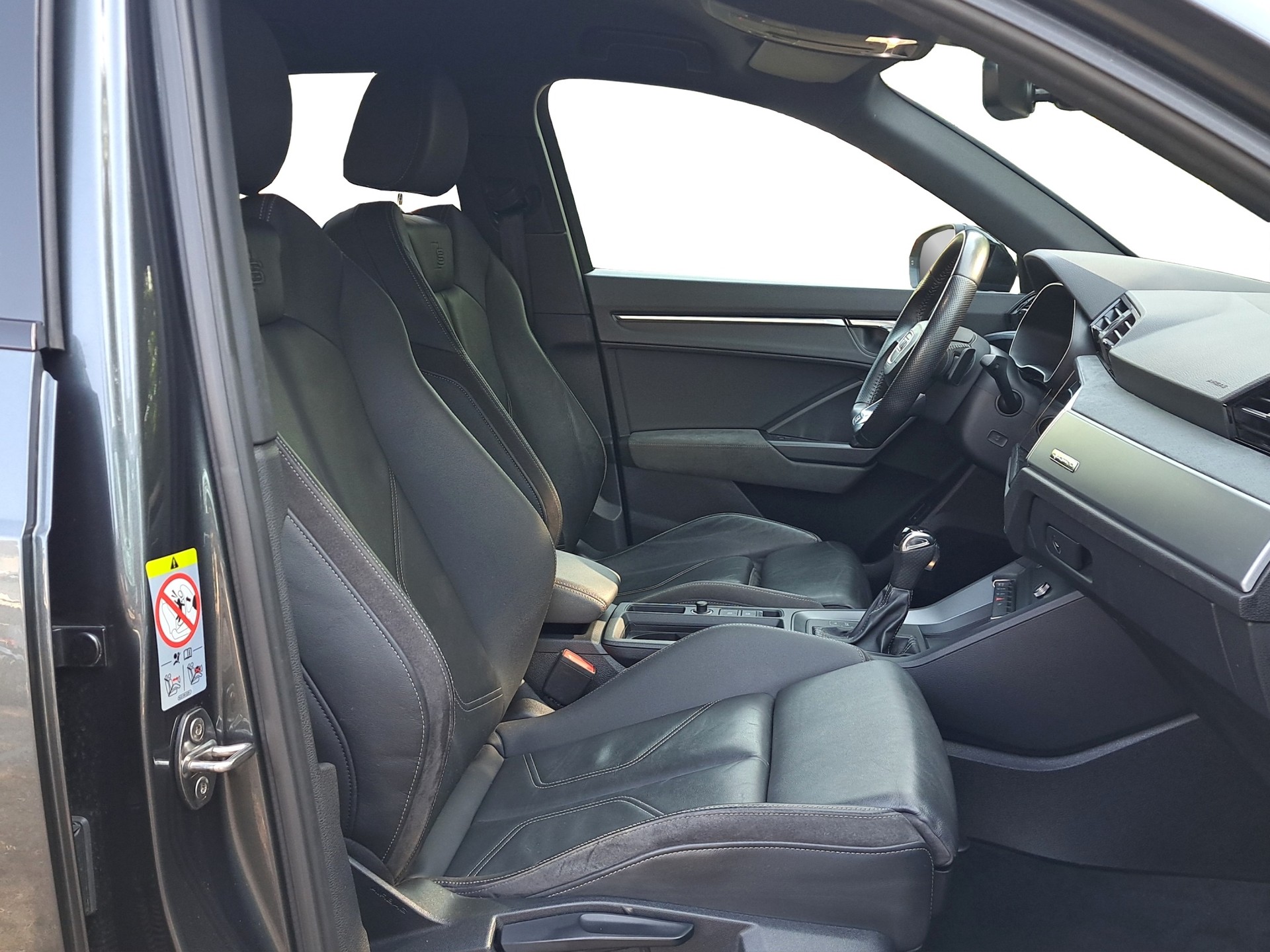 AUDI Q3 40 TDI S line quattro S-tronic *Optikpaket schwarz/mega Ausstattung/Anhängerkupplung*-image-11