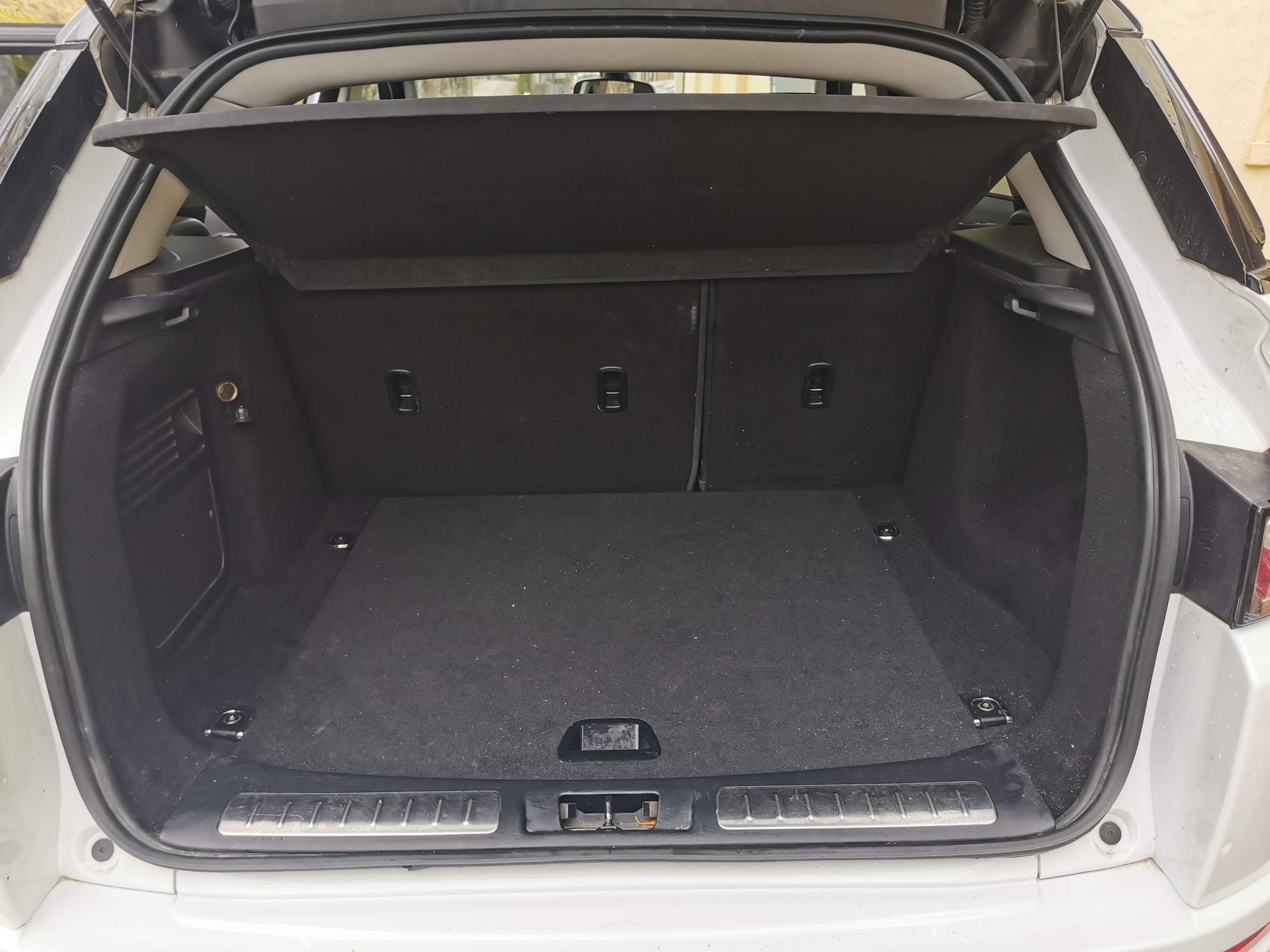 LAND ROVER 2.2 TD4 Dynamic-image-4