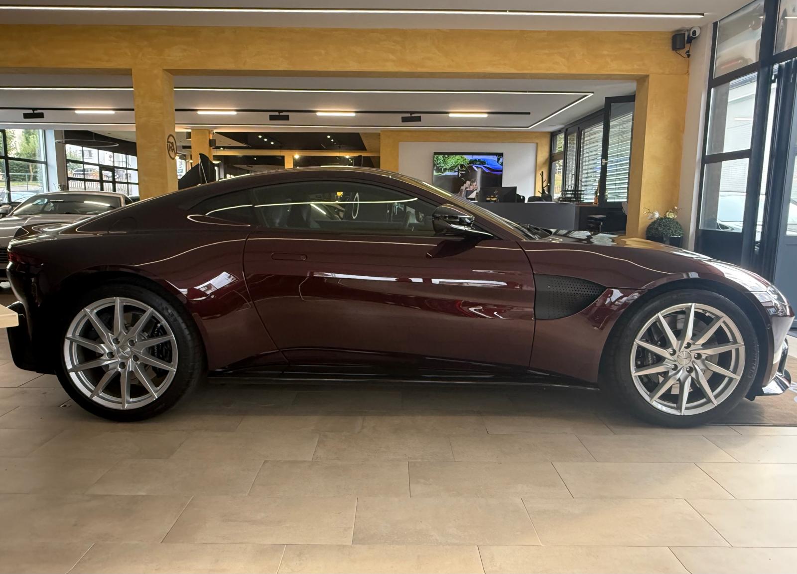 ASTON MARTIN V8 Vantage 4.0 Coupé Bi-Turbo-showroom-element-1