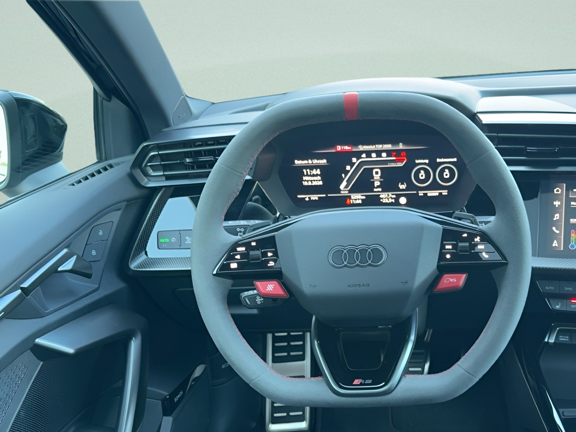 AUDI RS3 Limousine 2.5 TSI quattro S-tronic-image-15