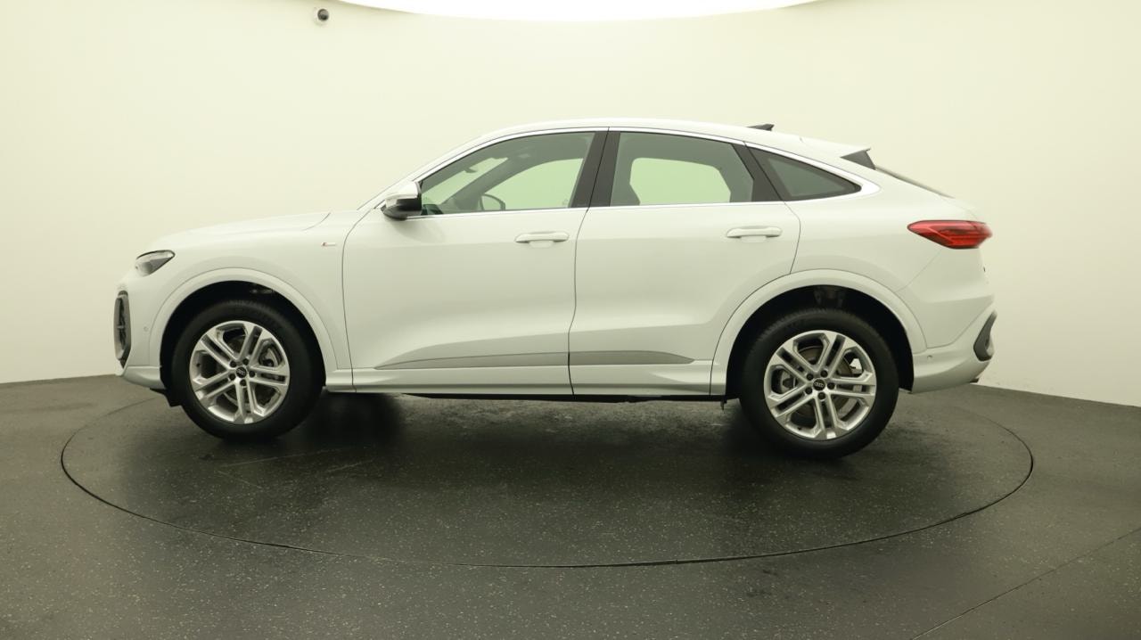 AUDI Q5 Sportback TFSI quattro S Line 150 kW S-tronic-showroom-element-1