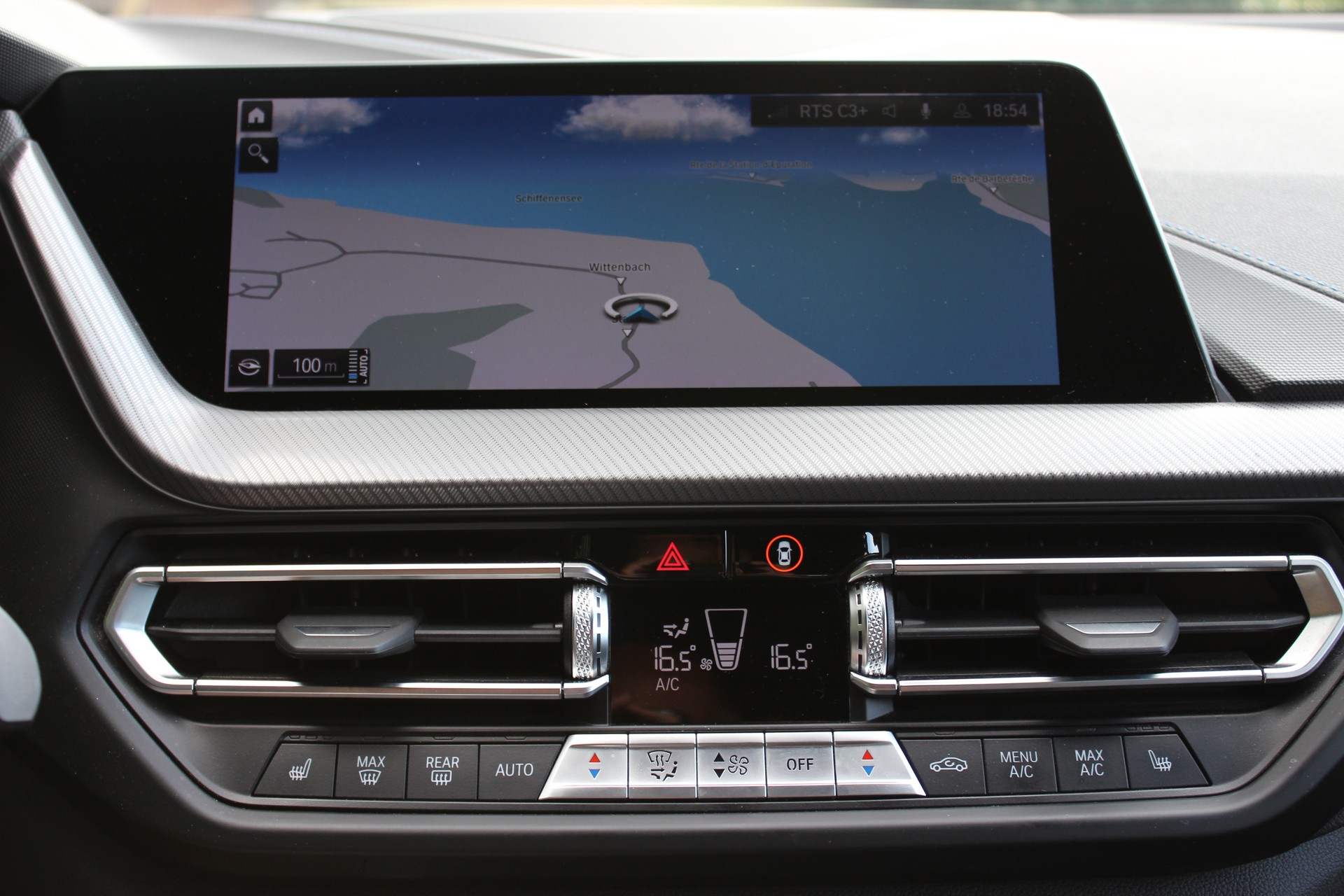 BMW 120i-image-11