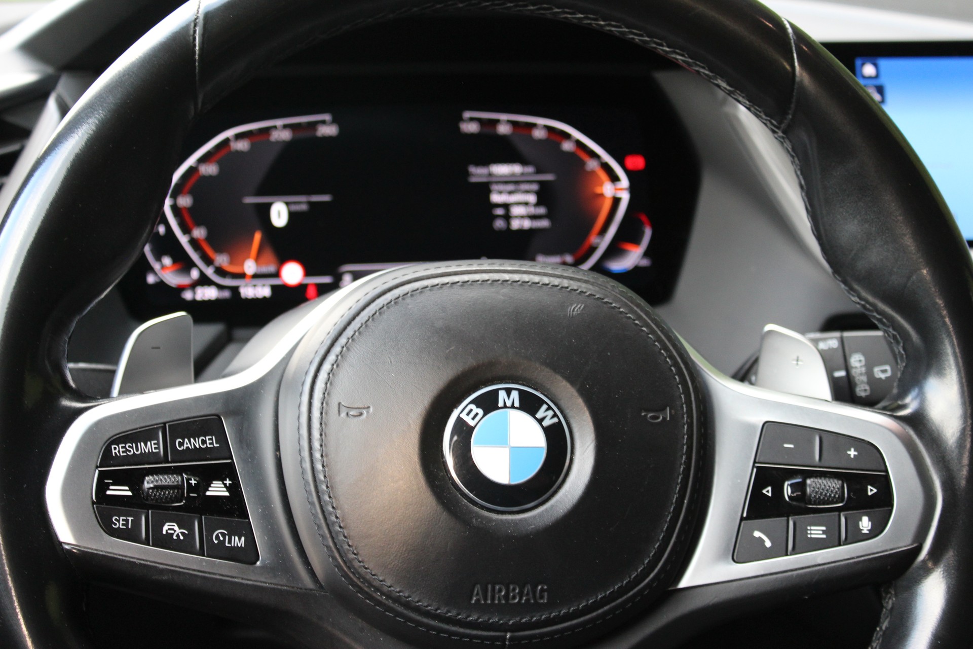 BMW 120i-image-10