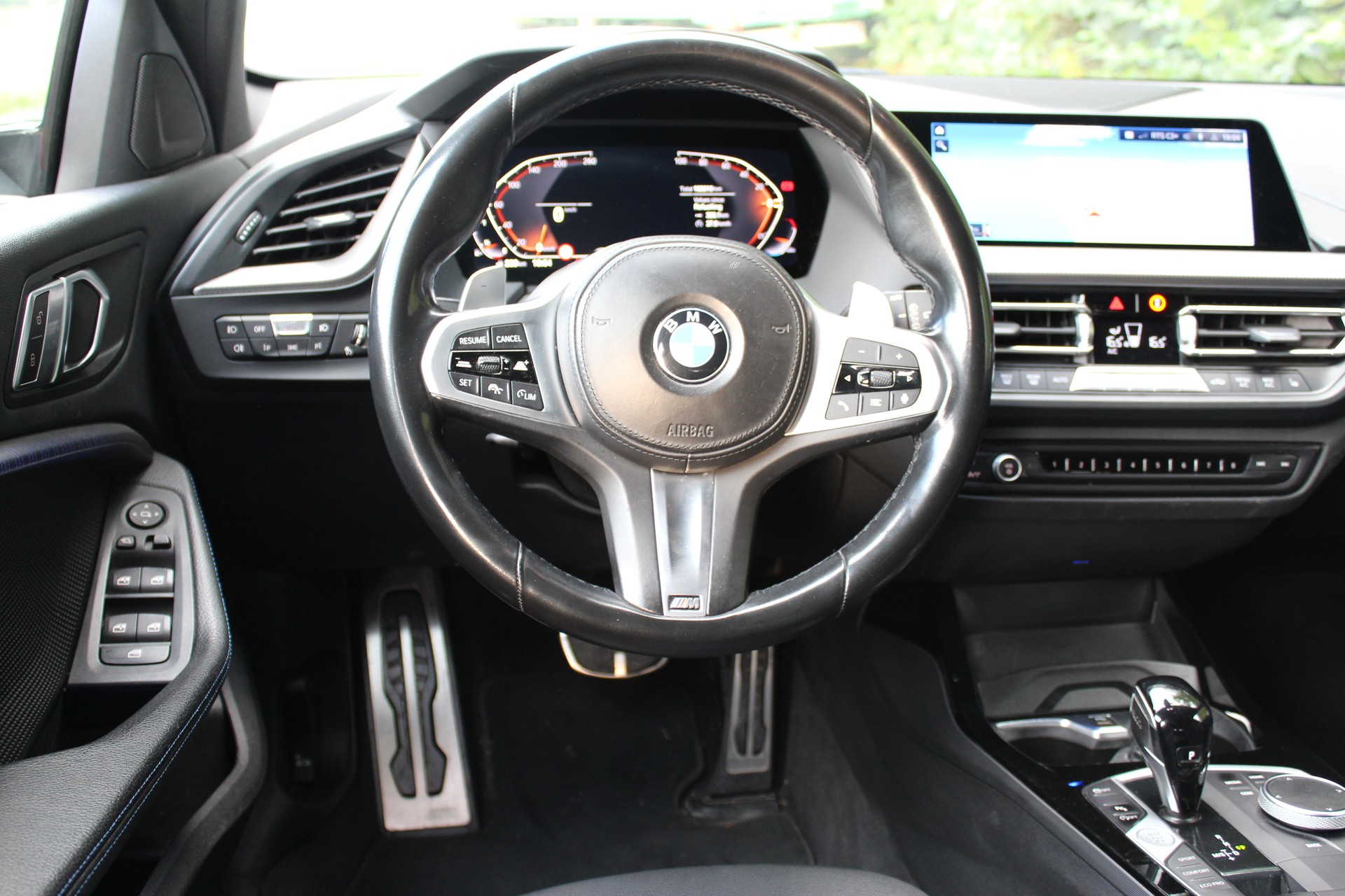 BMW 120i-image-9