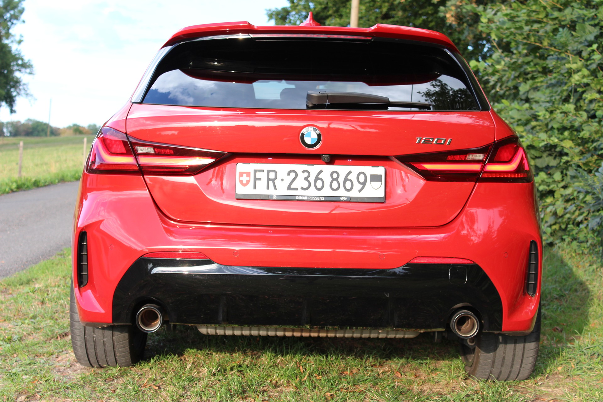 BMW 120i-image-6