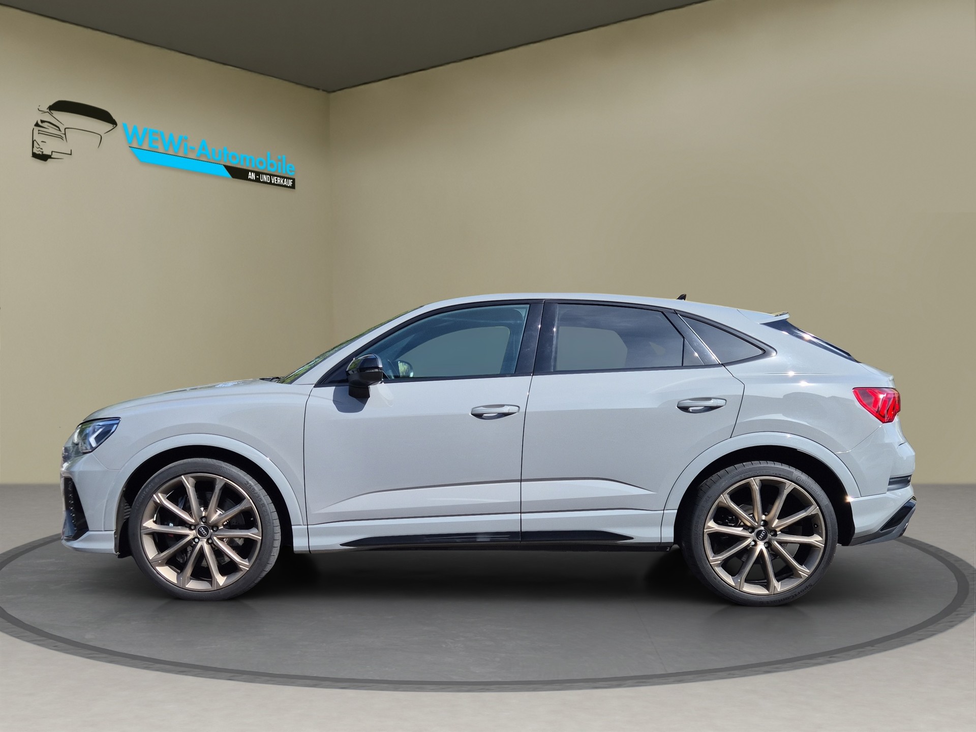 AUDI RS Q3 Sportback quattro S tronic-showroom-element-1