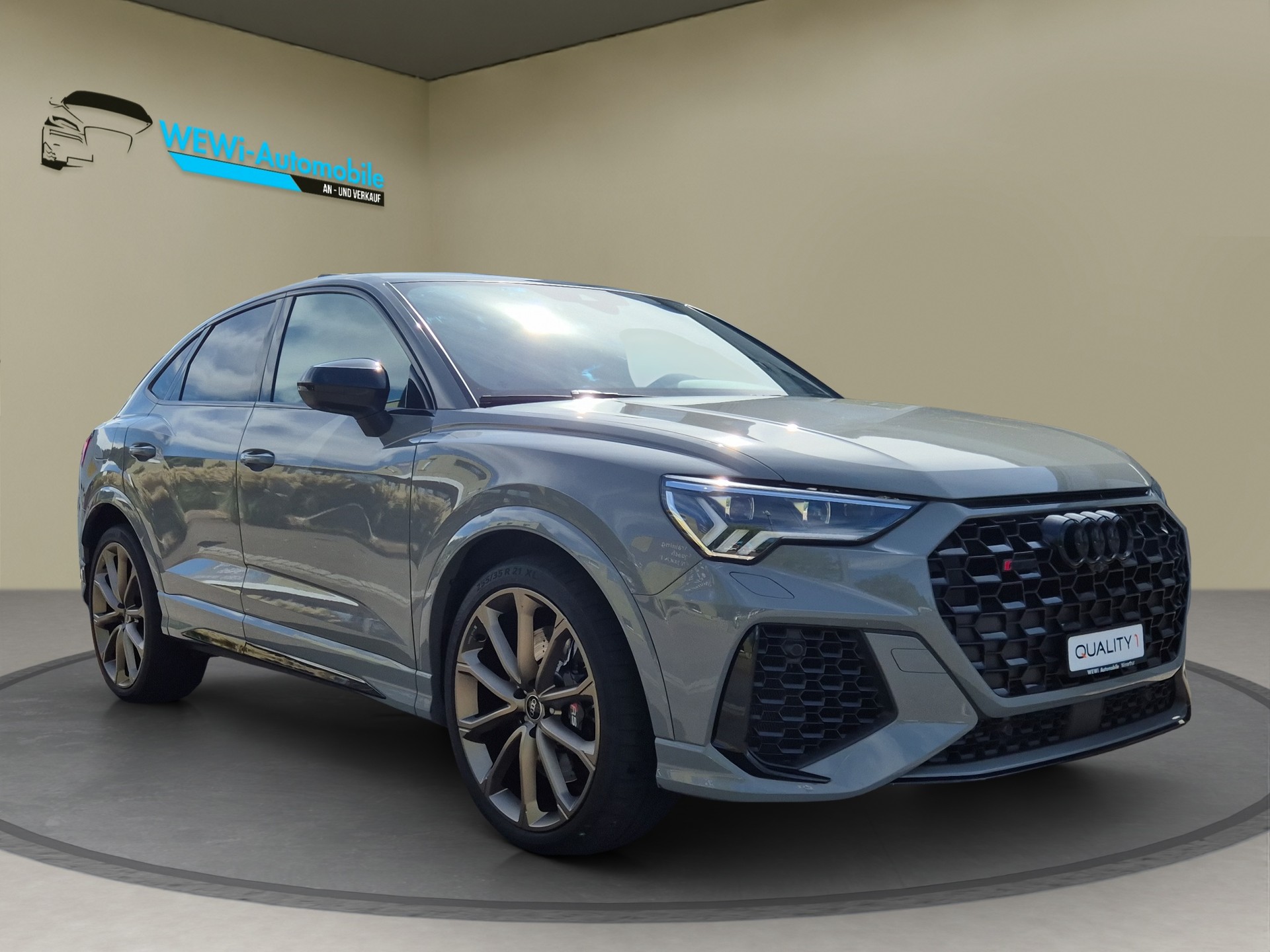 AUDI RS Q3 Sportback quattro S tronic-image-6
