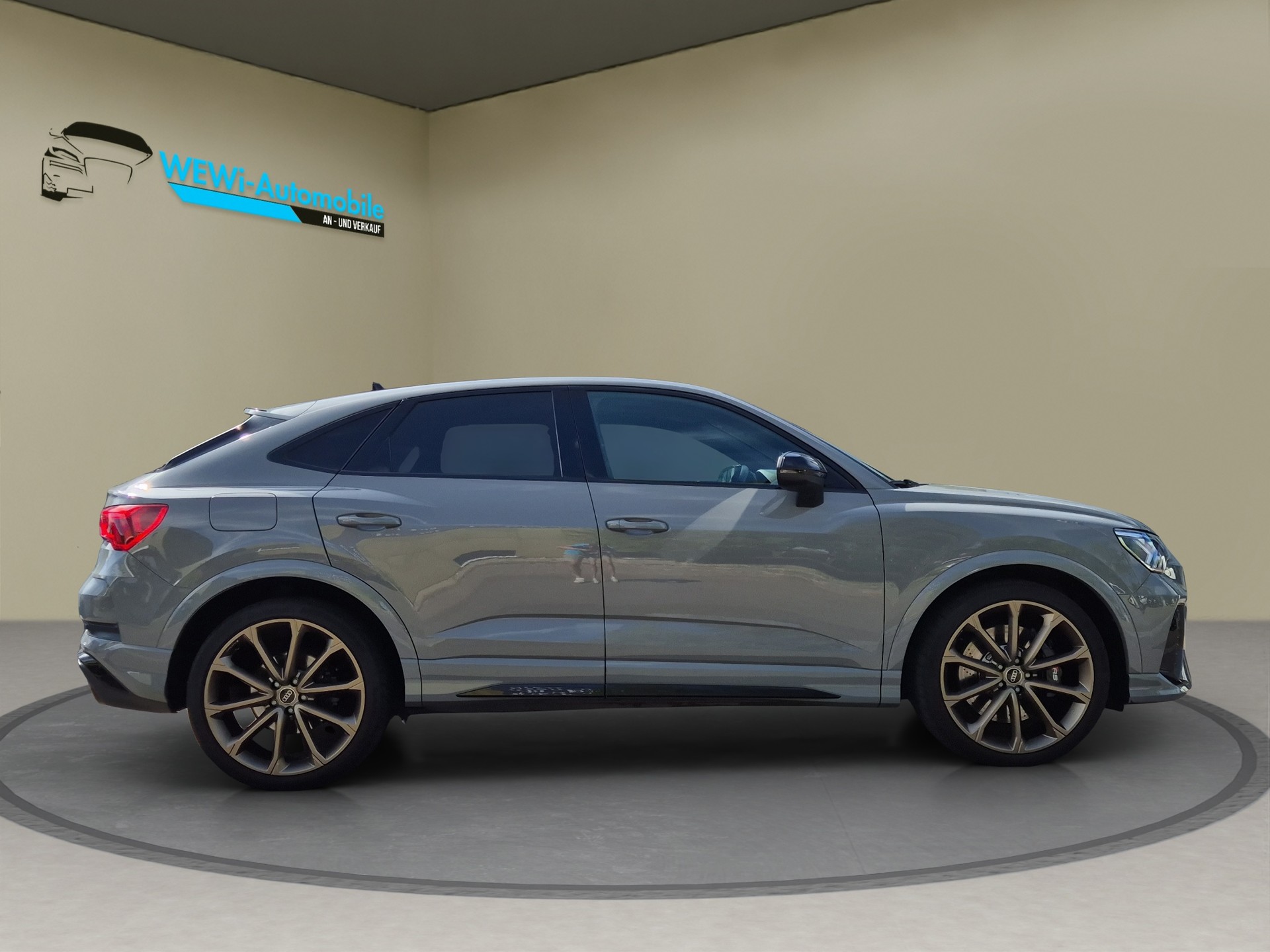 AUDI RS Q3 Sportback quattro S tronic-image-5