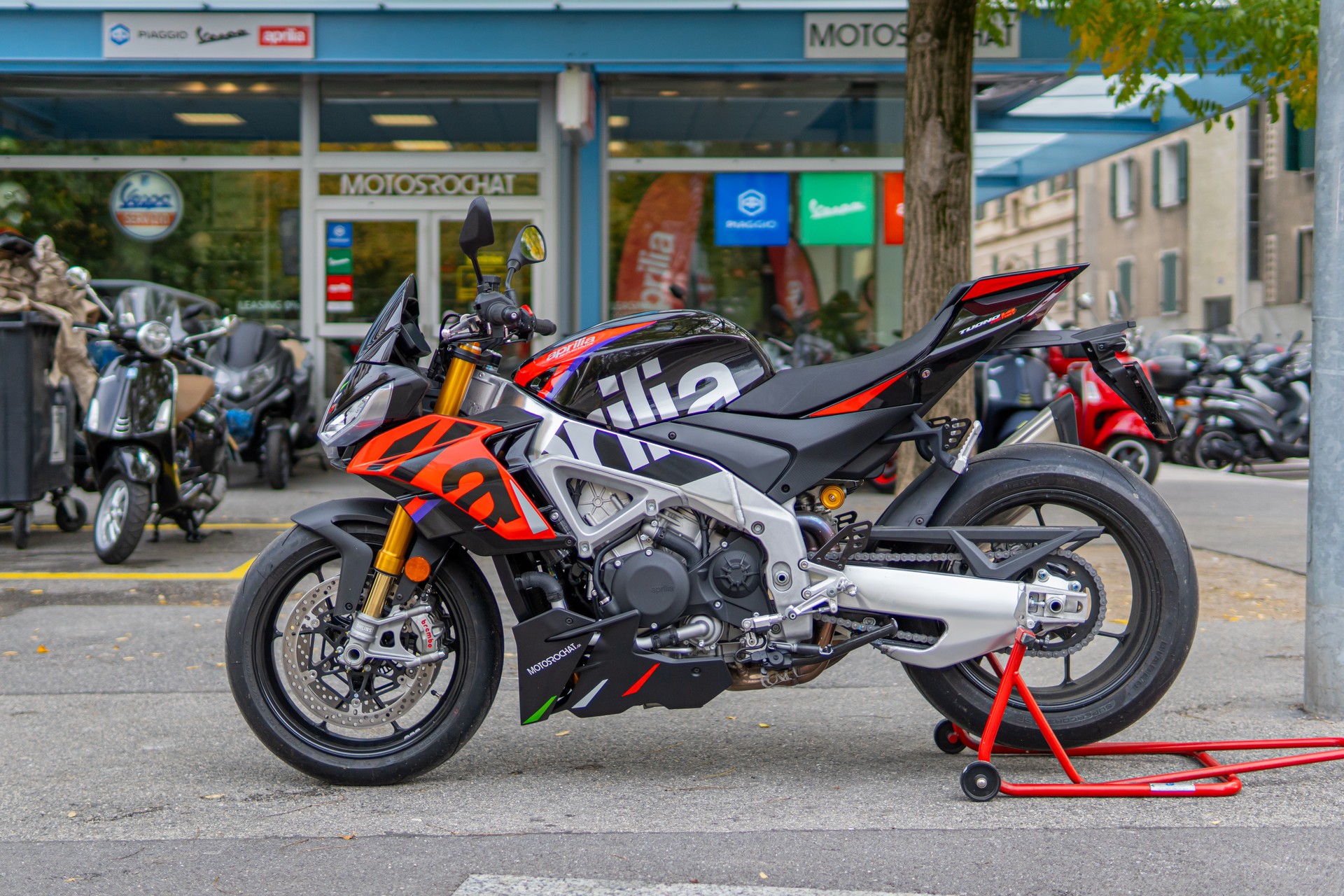APRILIA Tuono V4 1100 Factory-image-0