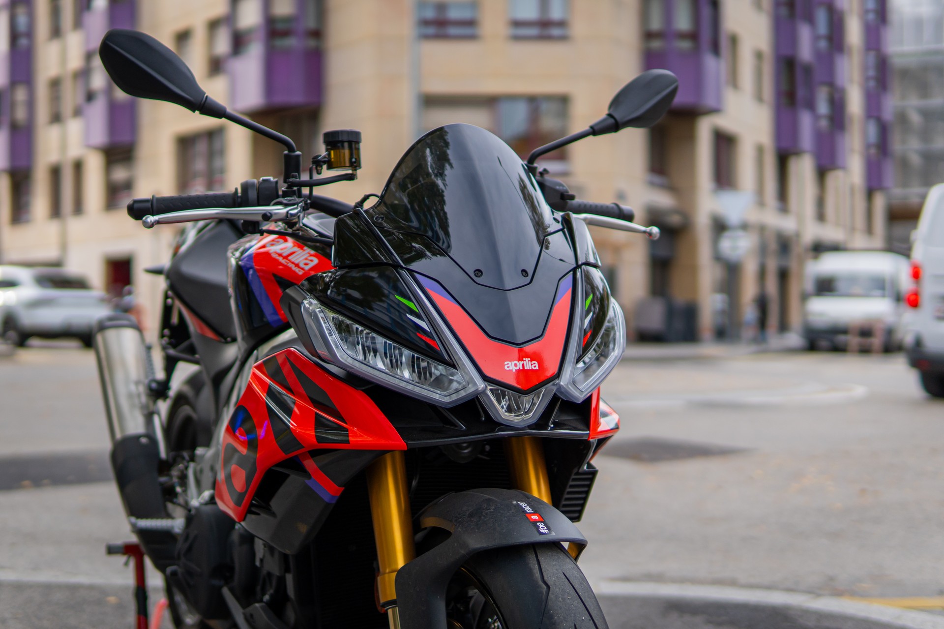 APRILIA Tuono V4 1100 Factory-image-8
