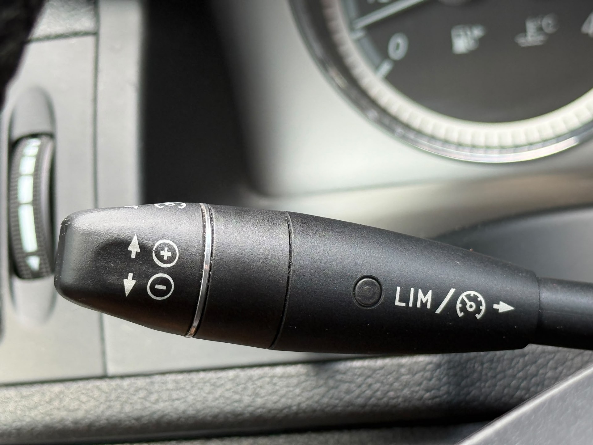 MERCEDES-BENZ C 300 V6 4matic-image-14
