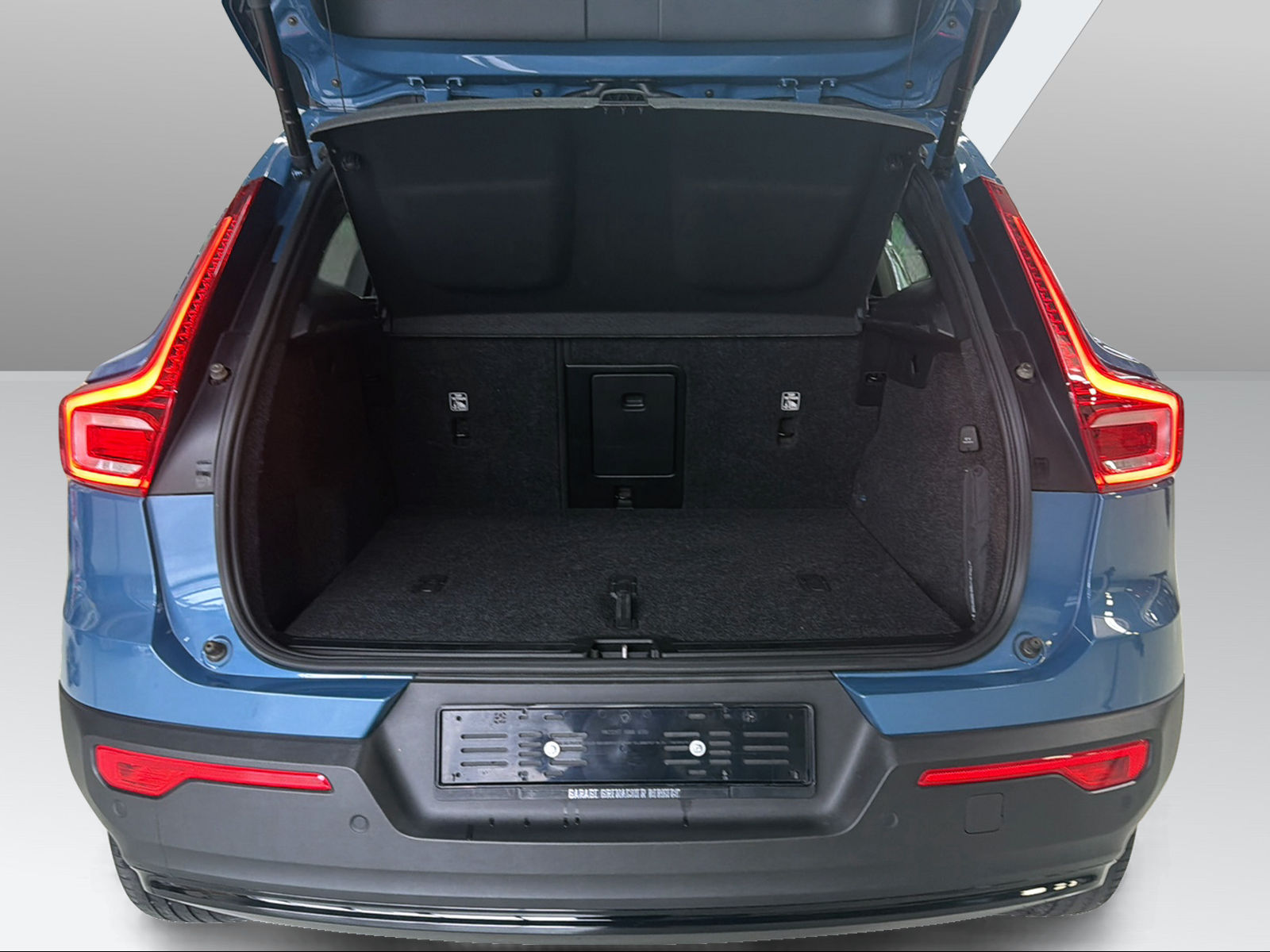 VOLVO XC40 2.0 B5 MH Plus Dark AWD-image-9