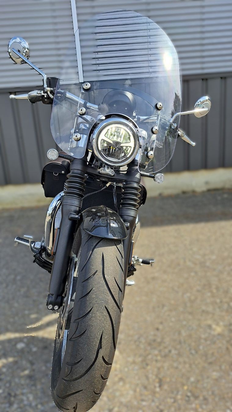 TRIUMPH Bonneville 1200 Speedmaster-image-2