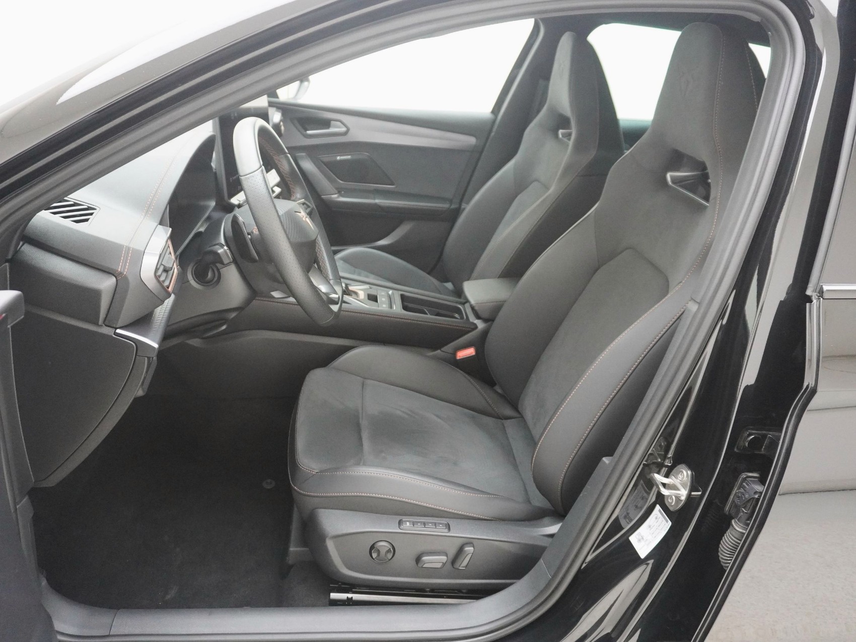CUPRA Leon ST 2.0 TSI VZ 4Drive DSG-image-14
