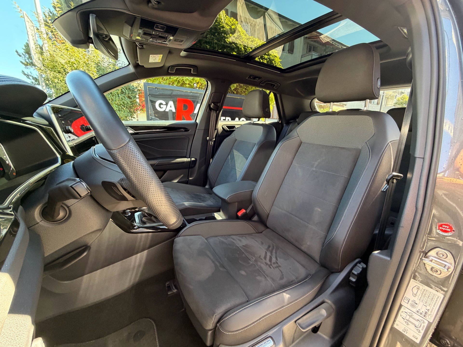 VW T-Roc R-Line 4Motion-image-7