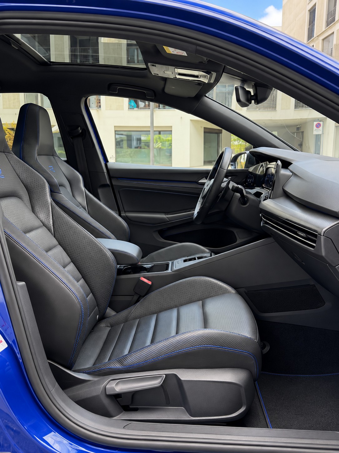 VW Golf 2.0 TSI R DSG 4Motion-image-9