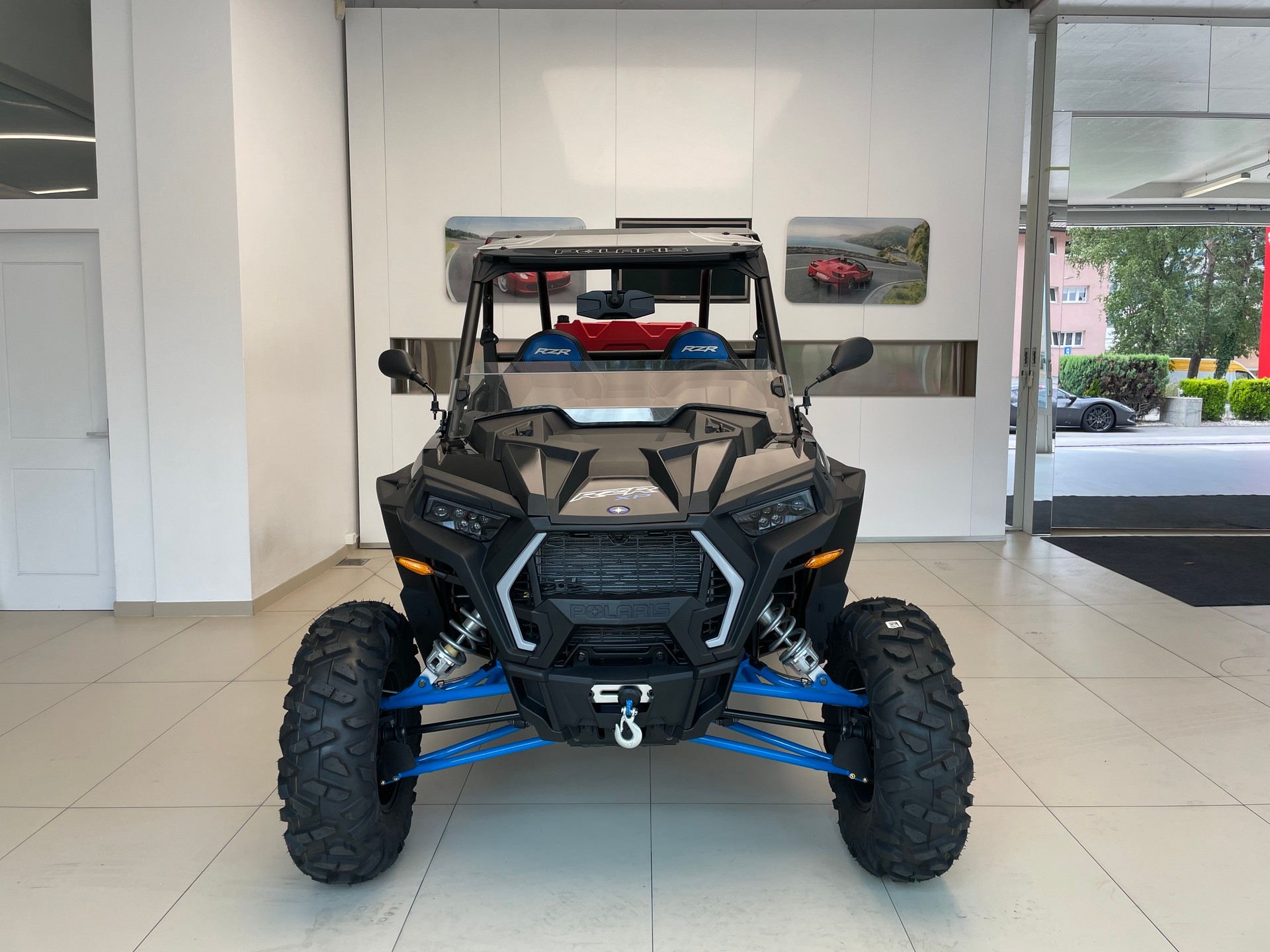 POLARIS RZR XP 1000-image-1