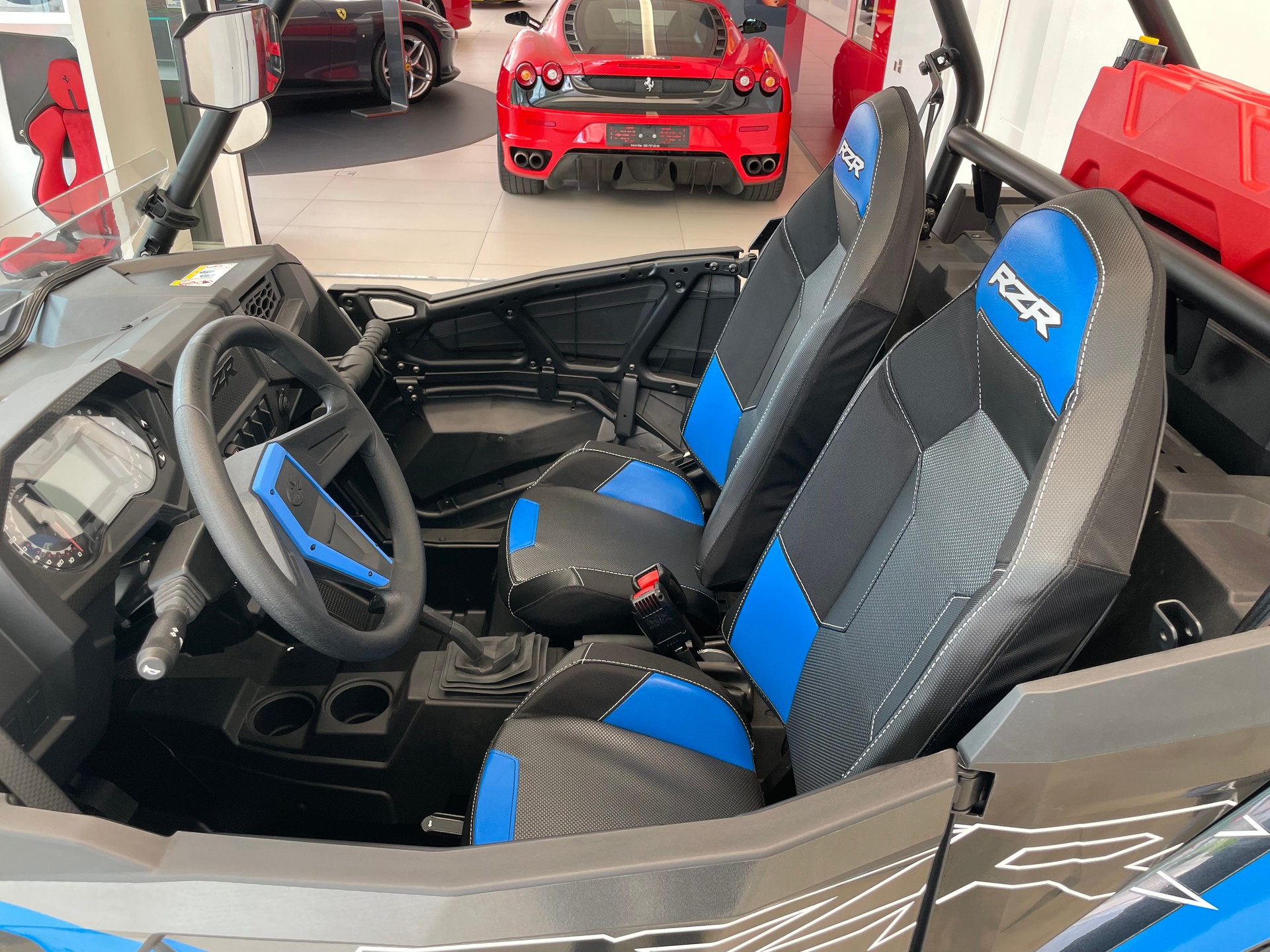 POLARIS RZR XP 1000-image-8