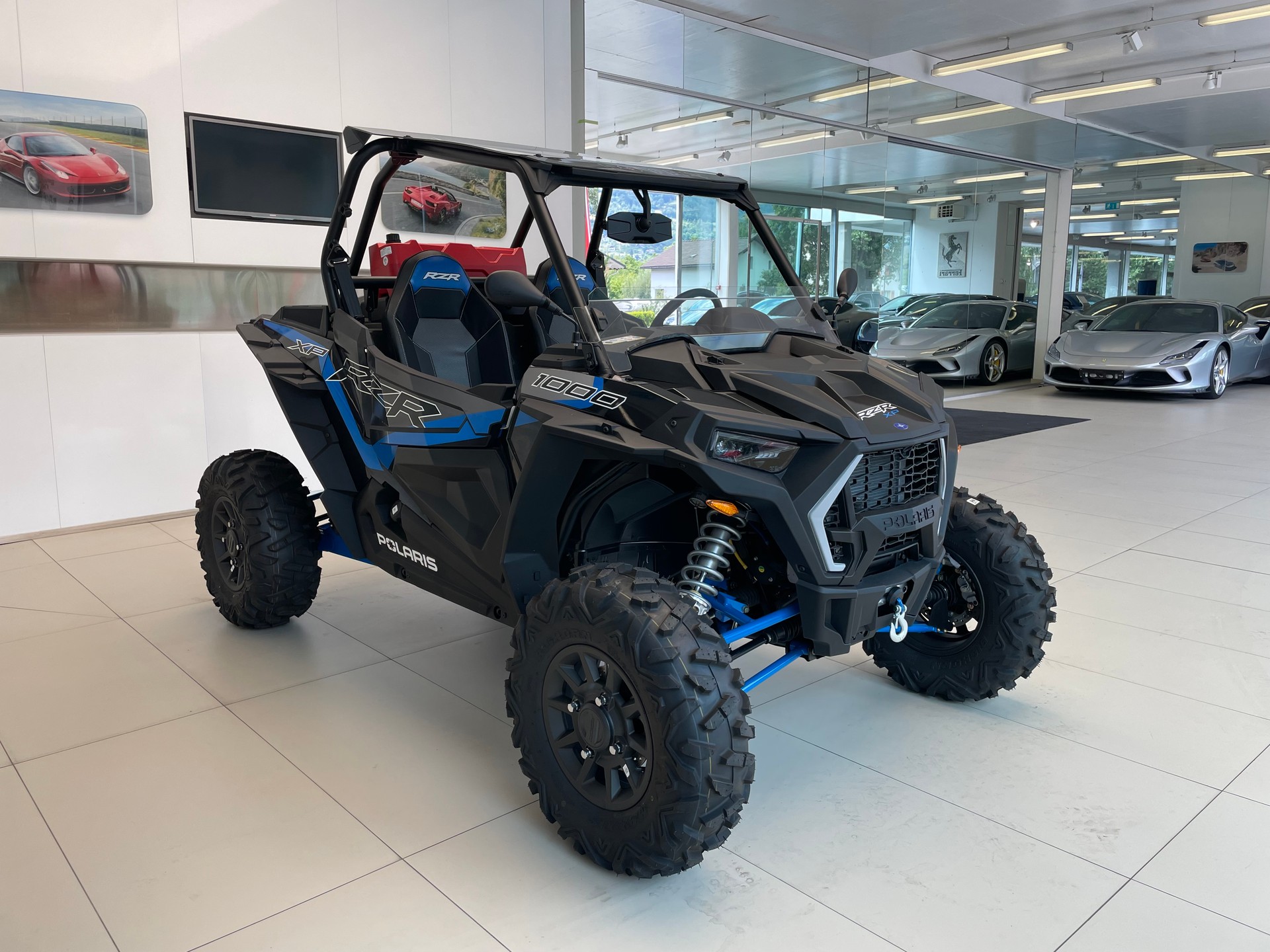 POLARIS RZR XP 1000-image-2