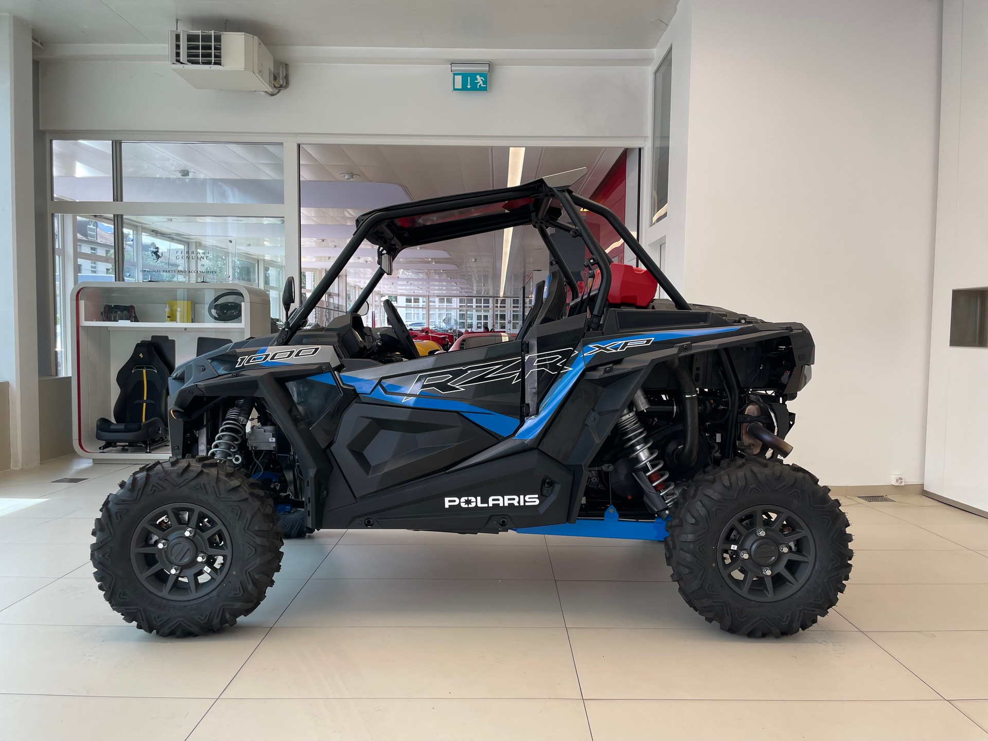 POLARIS RZR XP 1000-image-7