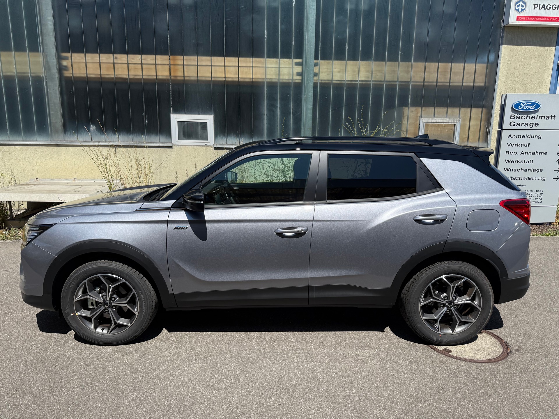 KGM-SsangYong Korando 1.5 T GDI Blackline 4WD Automat-image-1
