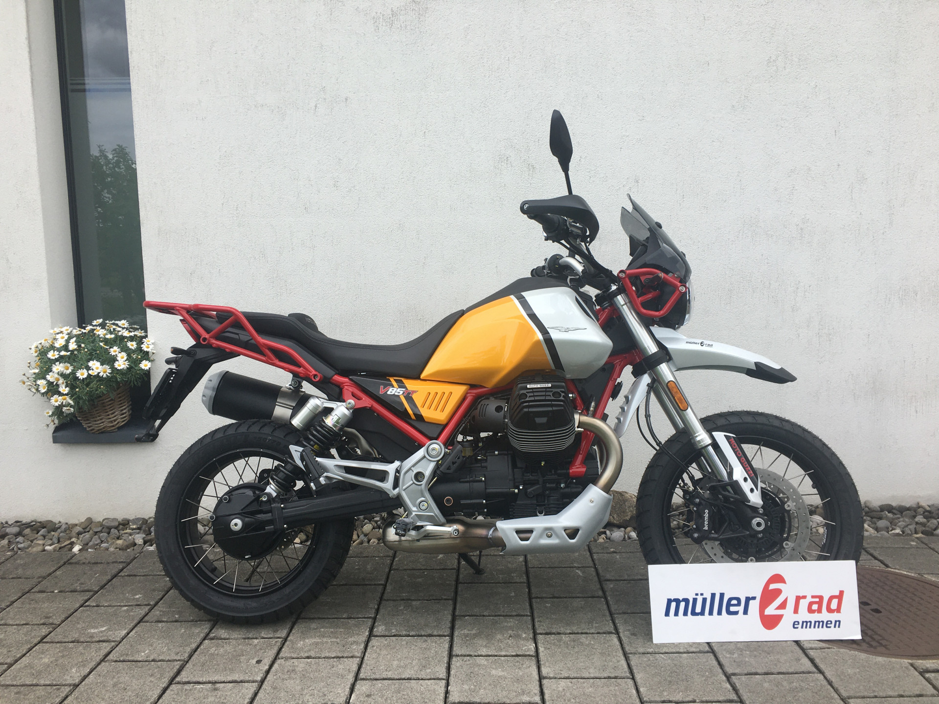 MOTO GUZZI V85 TT Premium Graphics HAMMERPREIS + 4 JAHRE GARANTIE-image-0