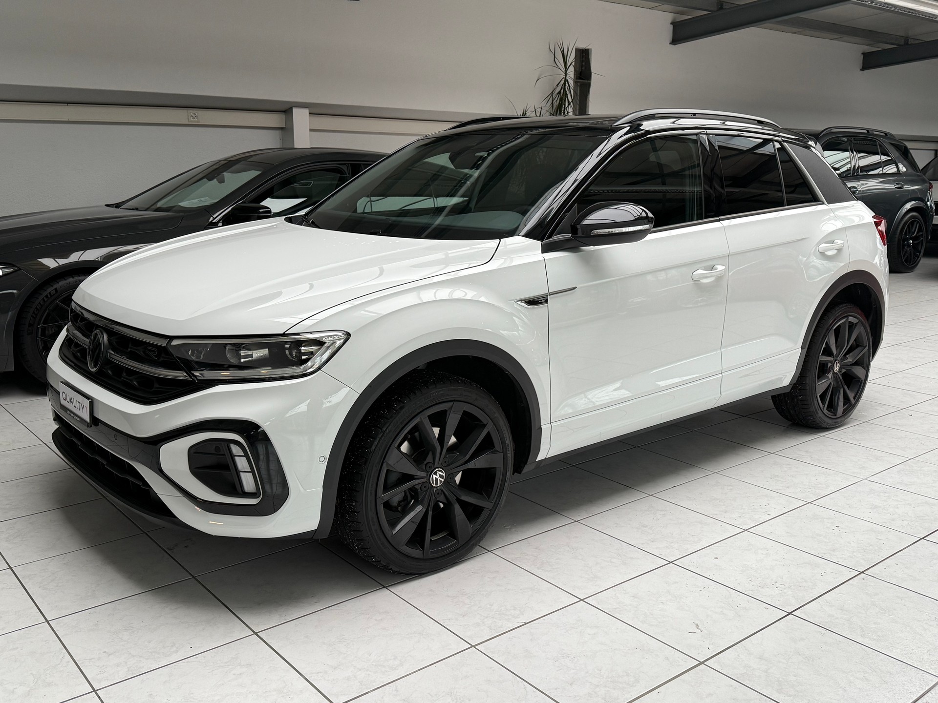 VW T-Roc 2.0 TSI R-Line DSG 4Motion * Black Style* CH * Werksgarantie *