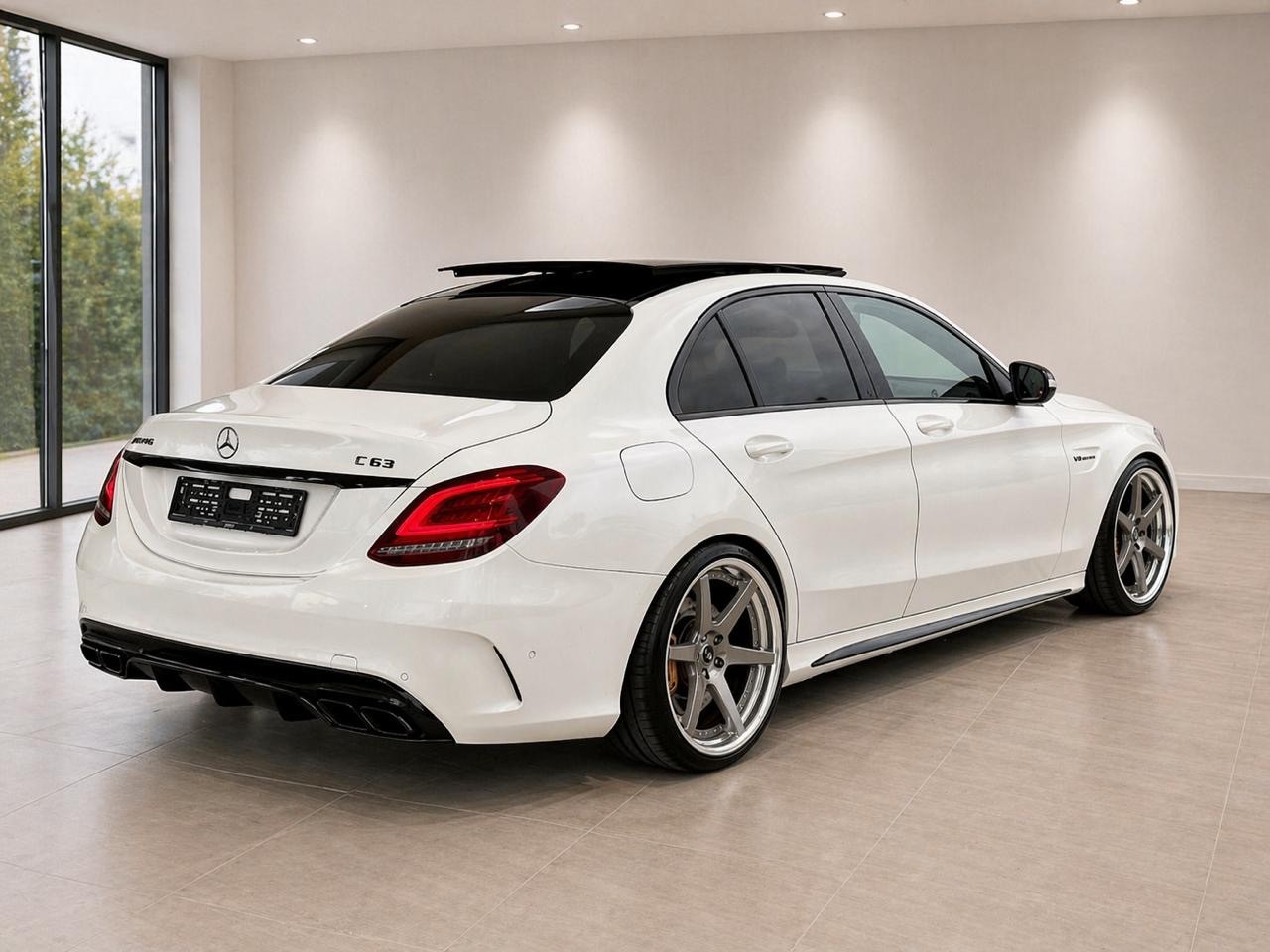 MERCEDES-BENZ C 63 AMG-image-6