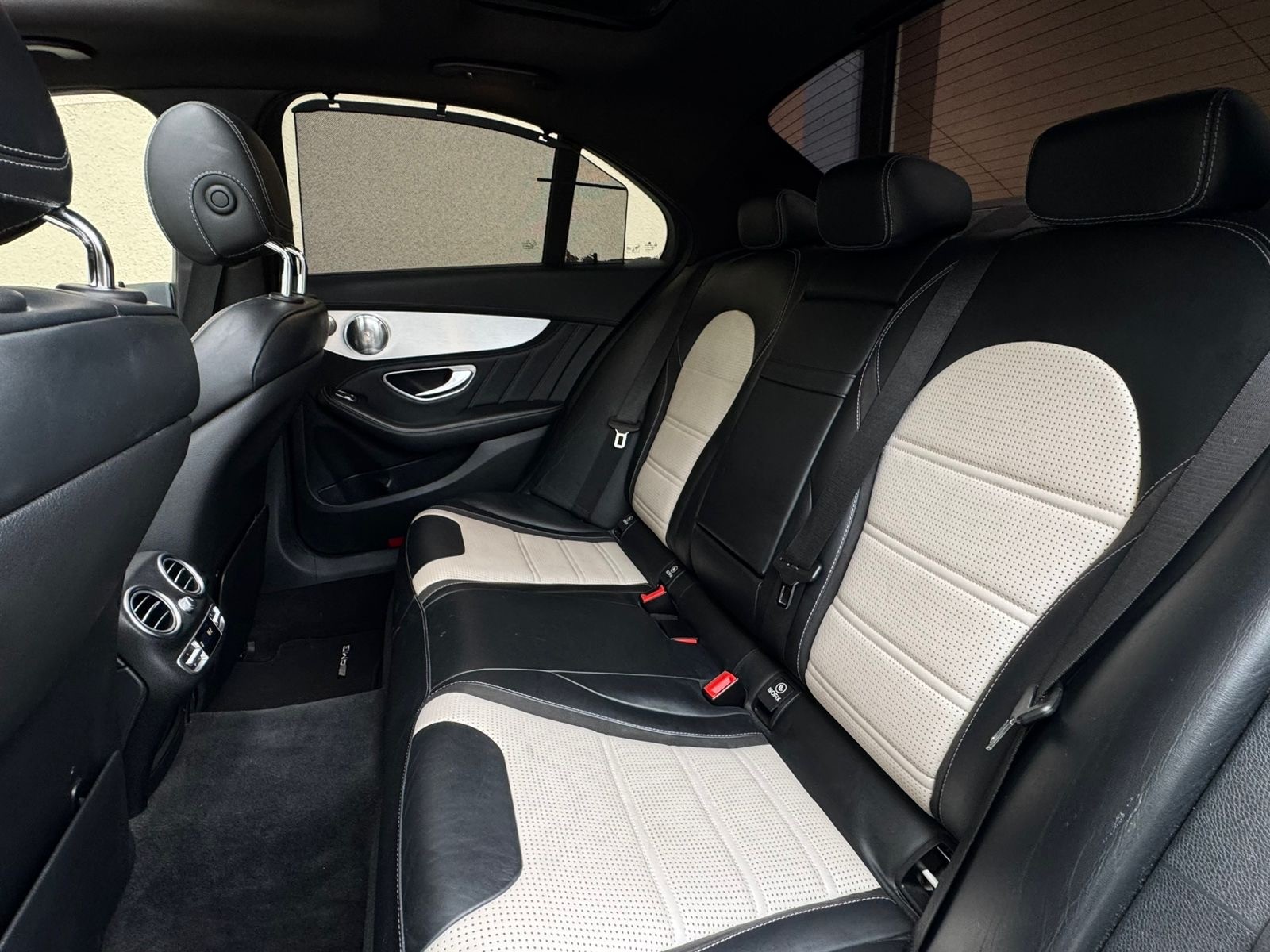 MERCEDES-BENZ C 63 AMG-image-12