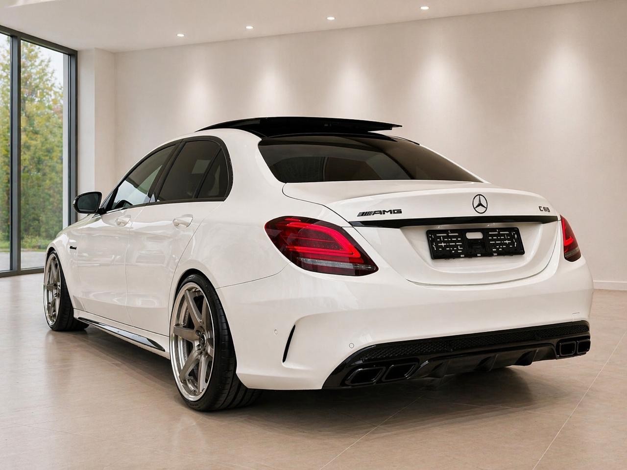 MERCEDES-BENZ C 63 AMG-image-1