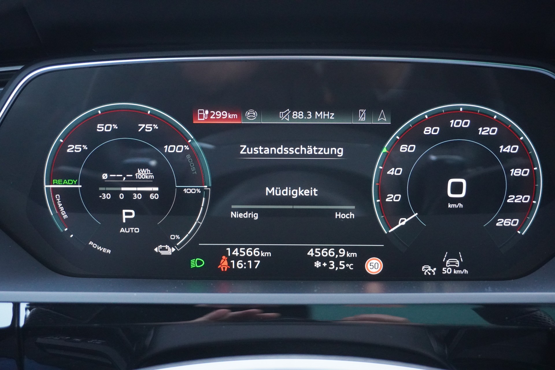 AUDI SQ8 e-tron quattro-image-21