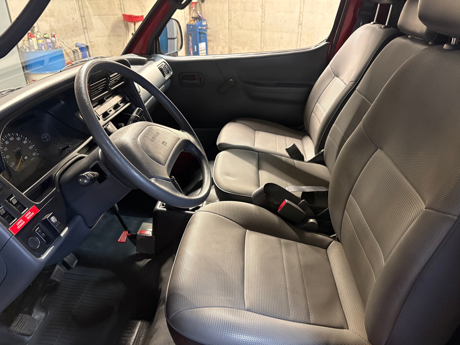 TOYOTA Hiace 2.4 EFI 4x4 Wagon-image-6