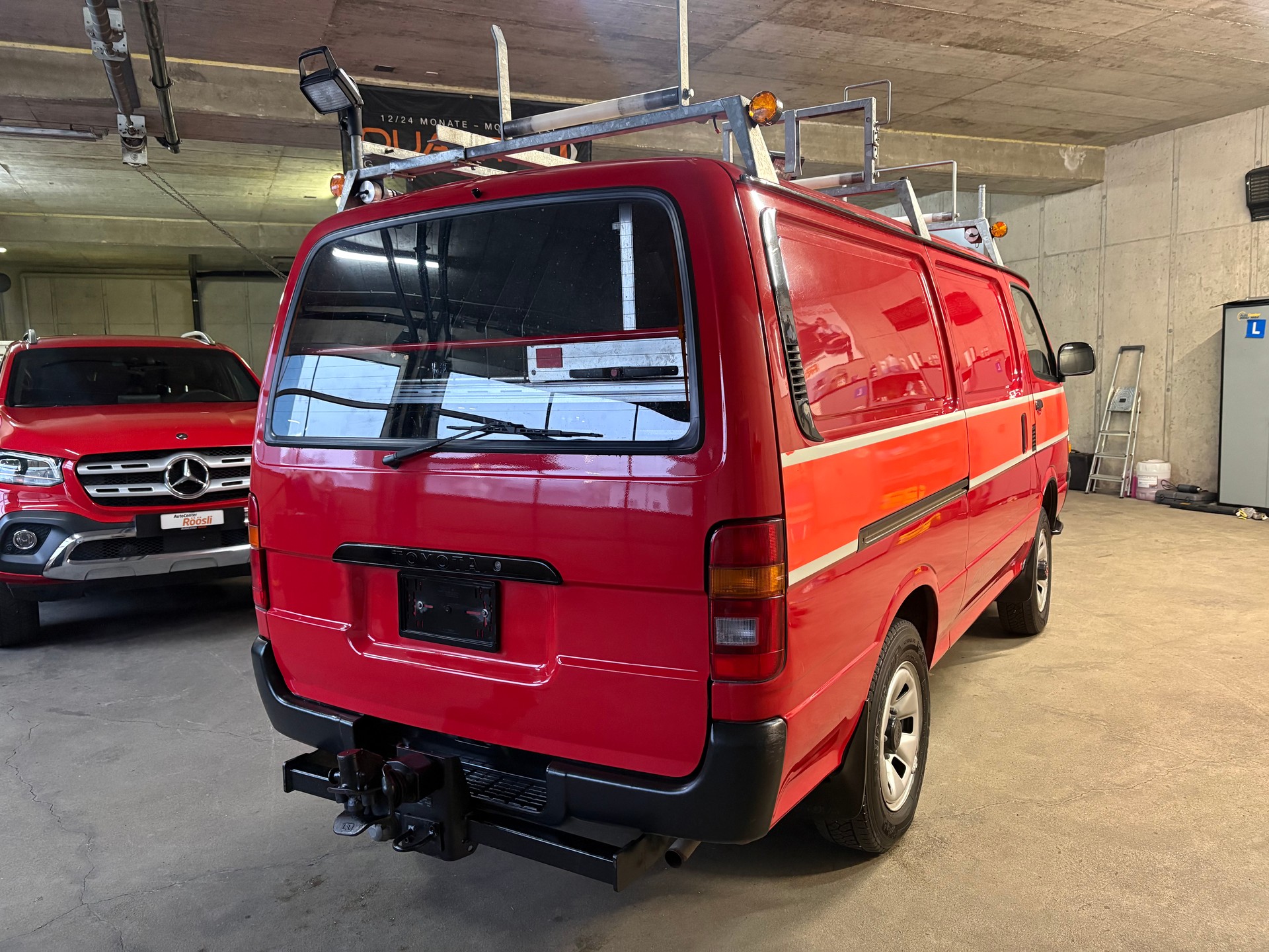 TOYOTA Hiace 2.4 EFI 4x4 Wagon-image-4