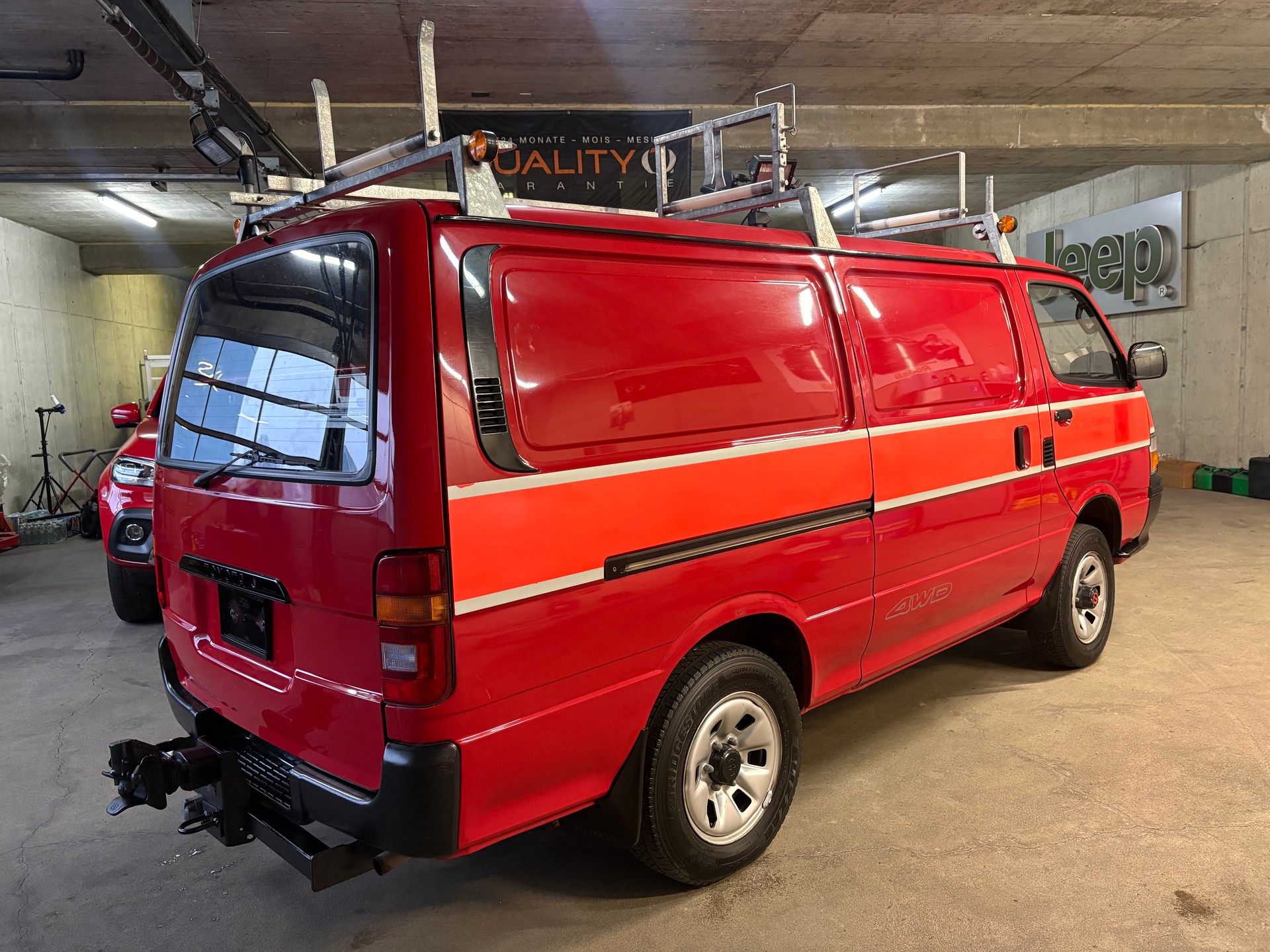 TOYOTA Hiace 2.4 EFI 4x4 Wagon-image-3