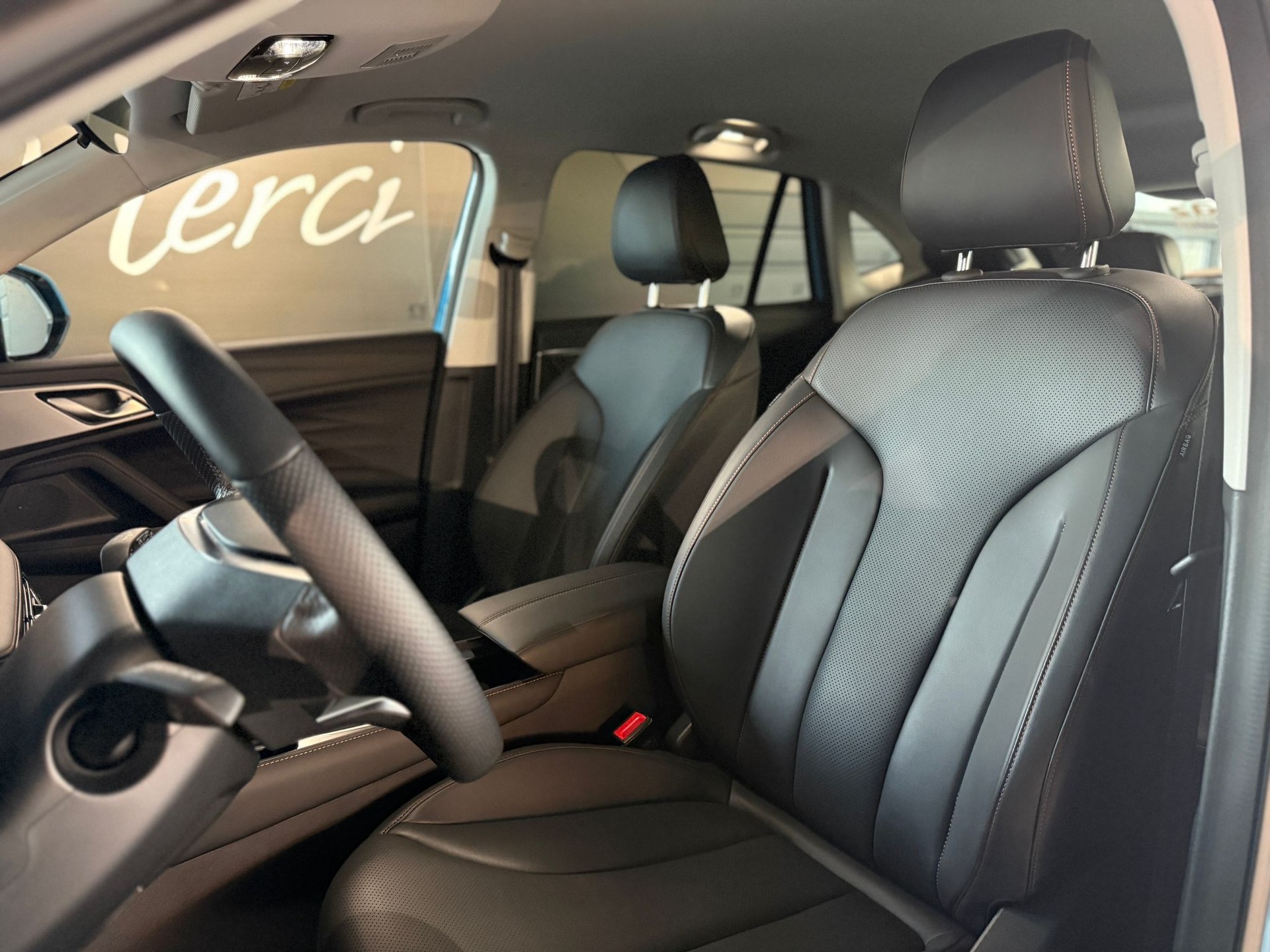 MG HS 1.5 T PHEV Luxury-showroom-element-3