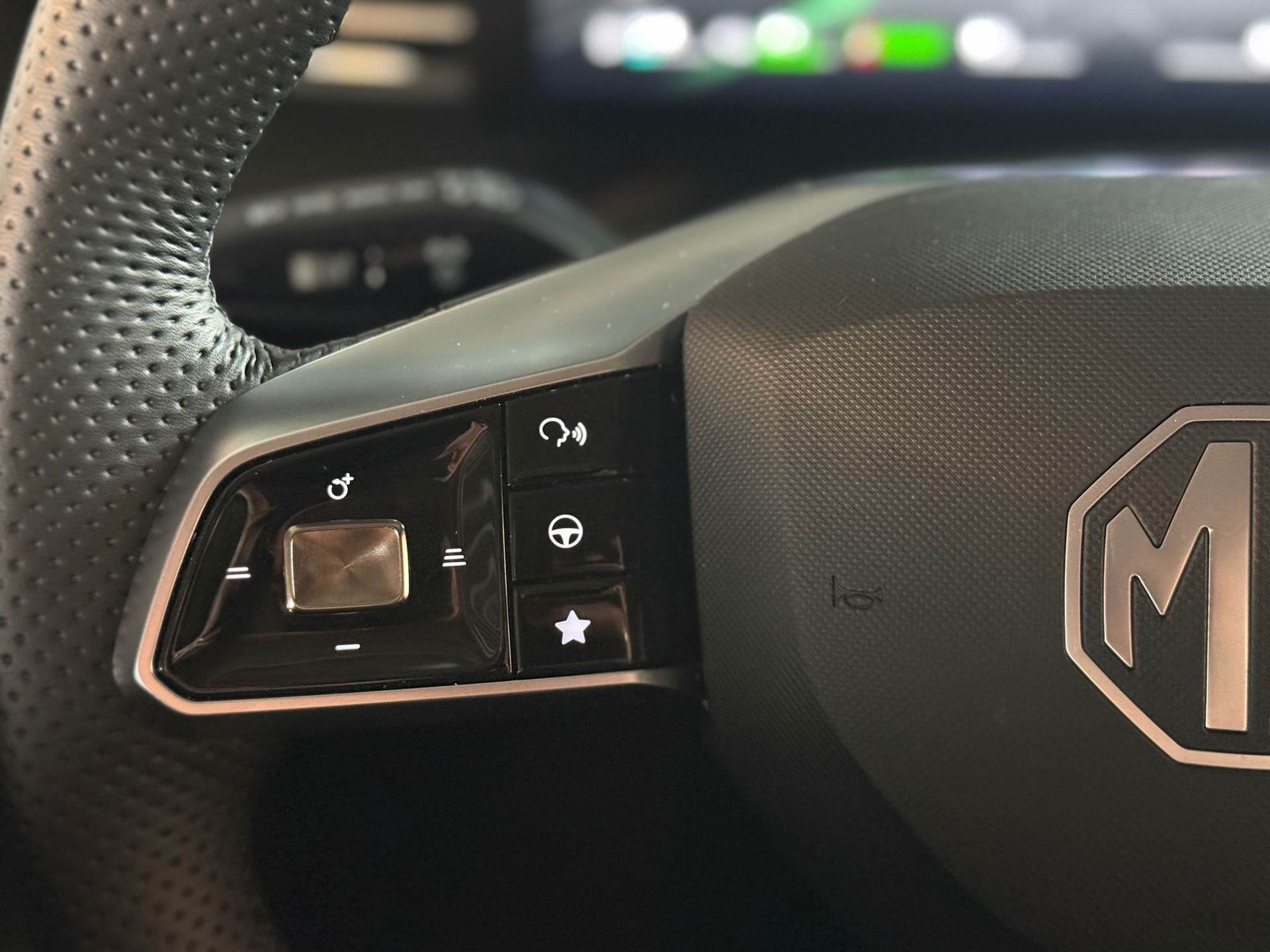 MG HS 1.5 T PHEV Luxury-image-11