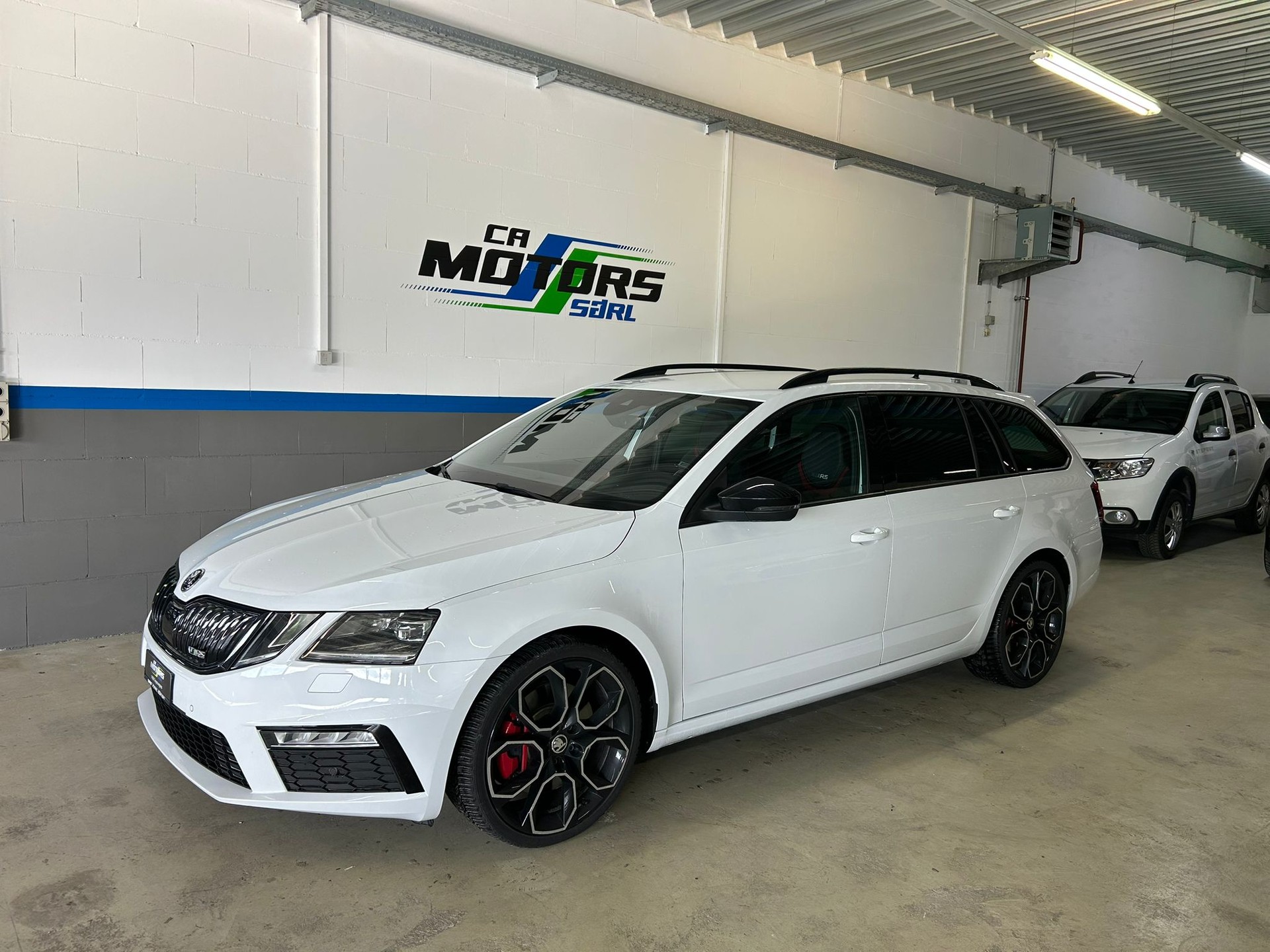 SKODA Octavia Combi 2.0 TSI RS Final Edition DSG-image-1