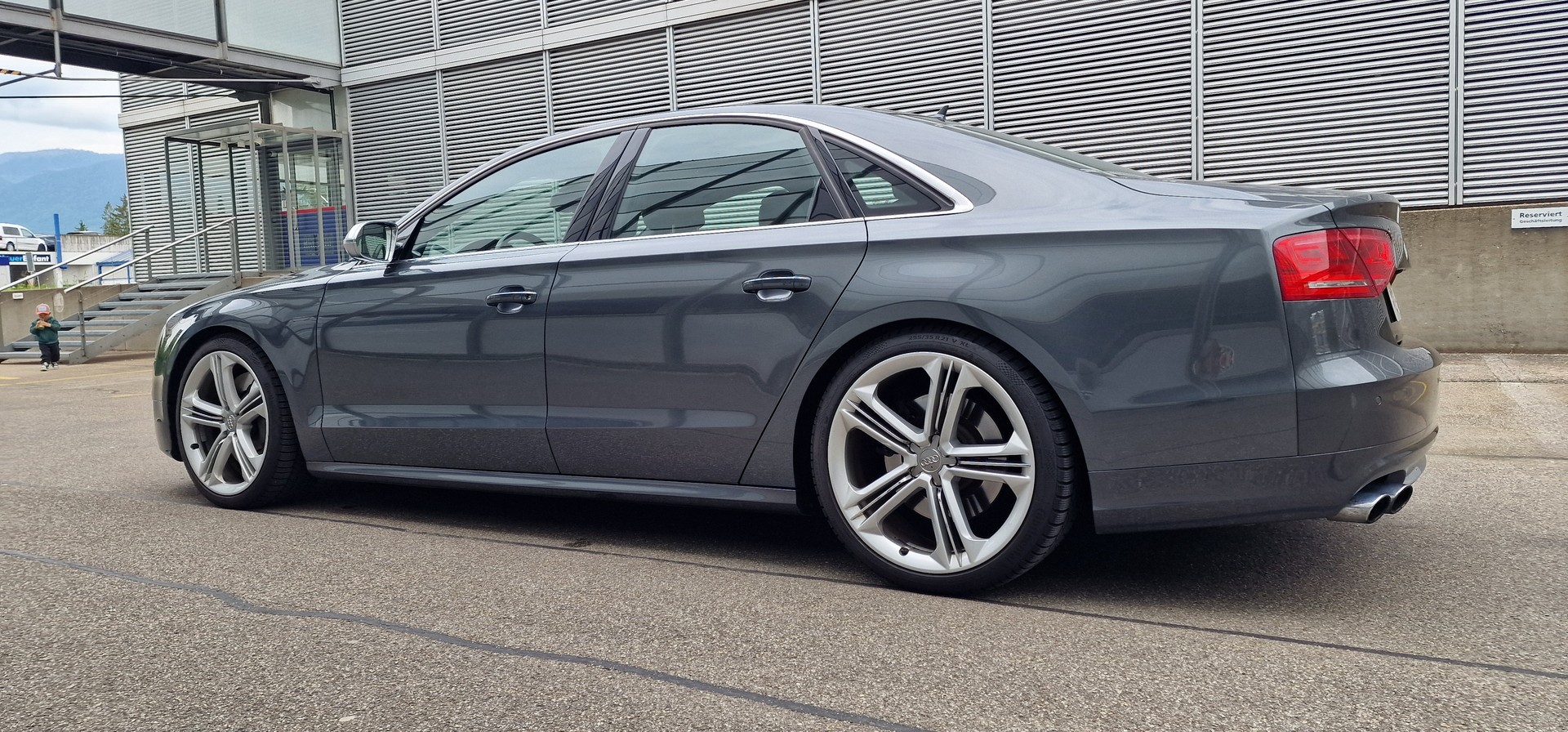 AUDI S8 4.0 V8 TFSI Quattro-image-5