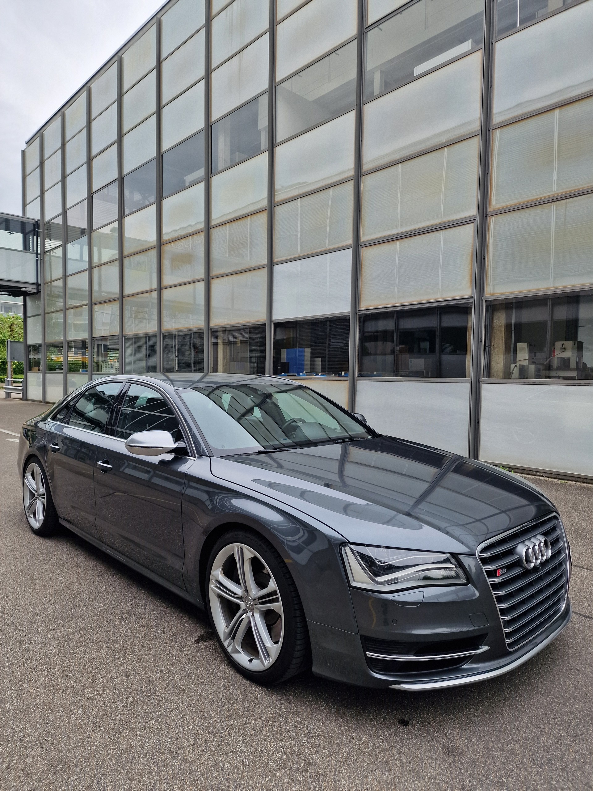 AUDI S8 4.0 V8 TFSI Quattro-image-1