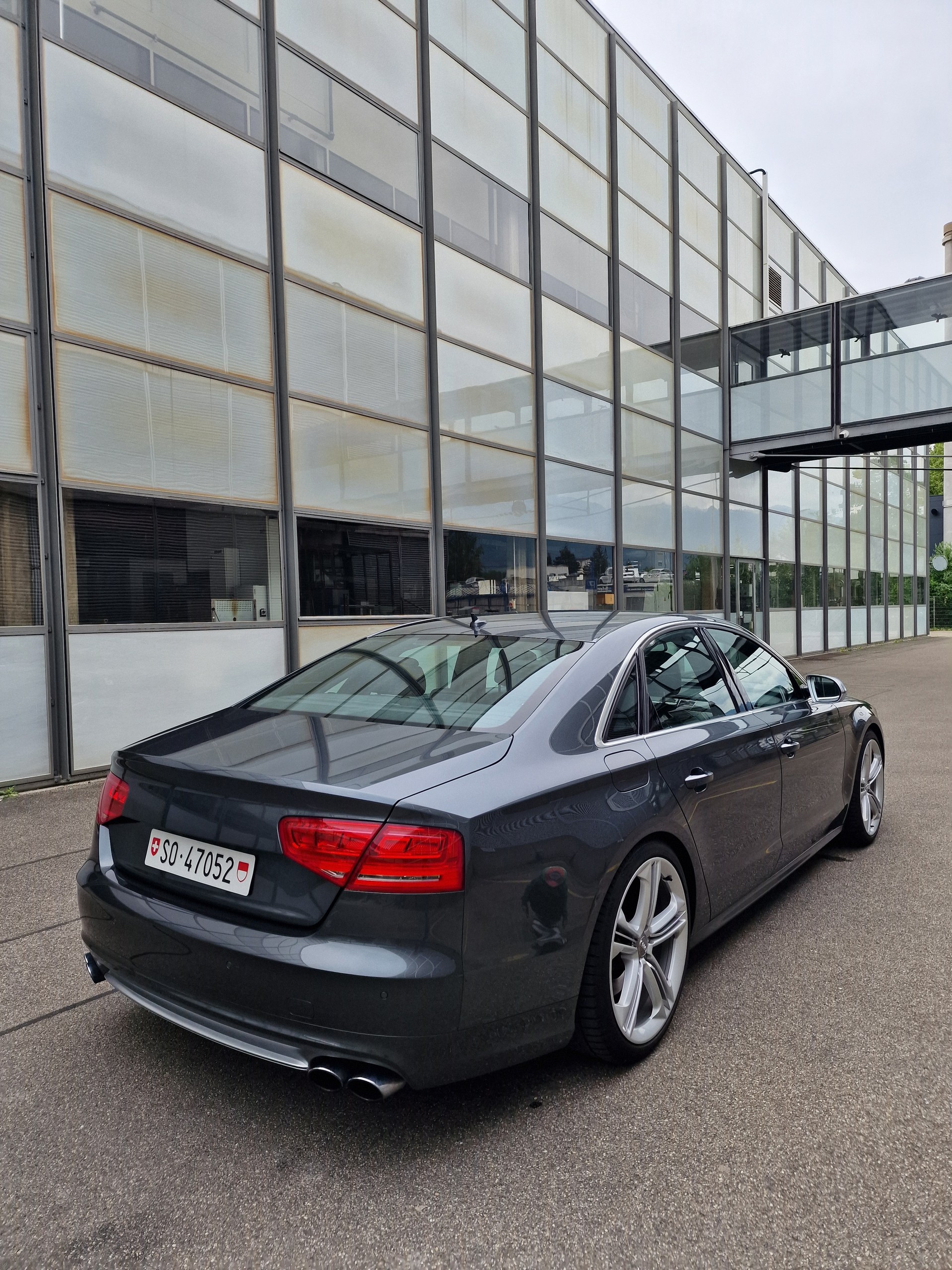 AUDI S8 4.0 V8 TFSI Quattro-image-3