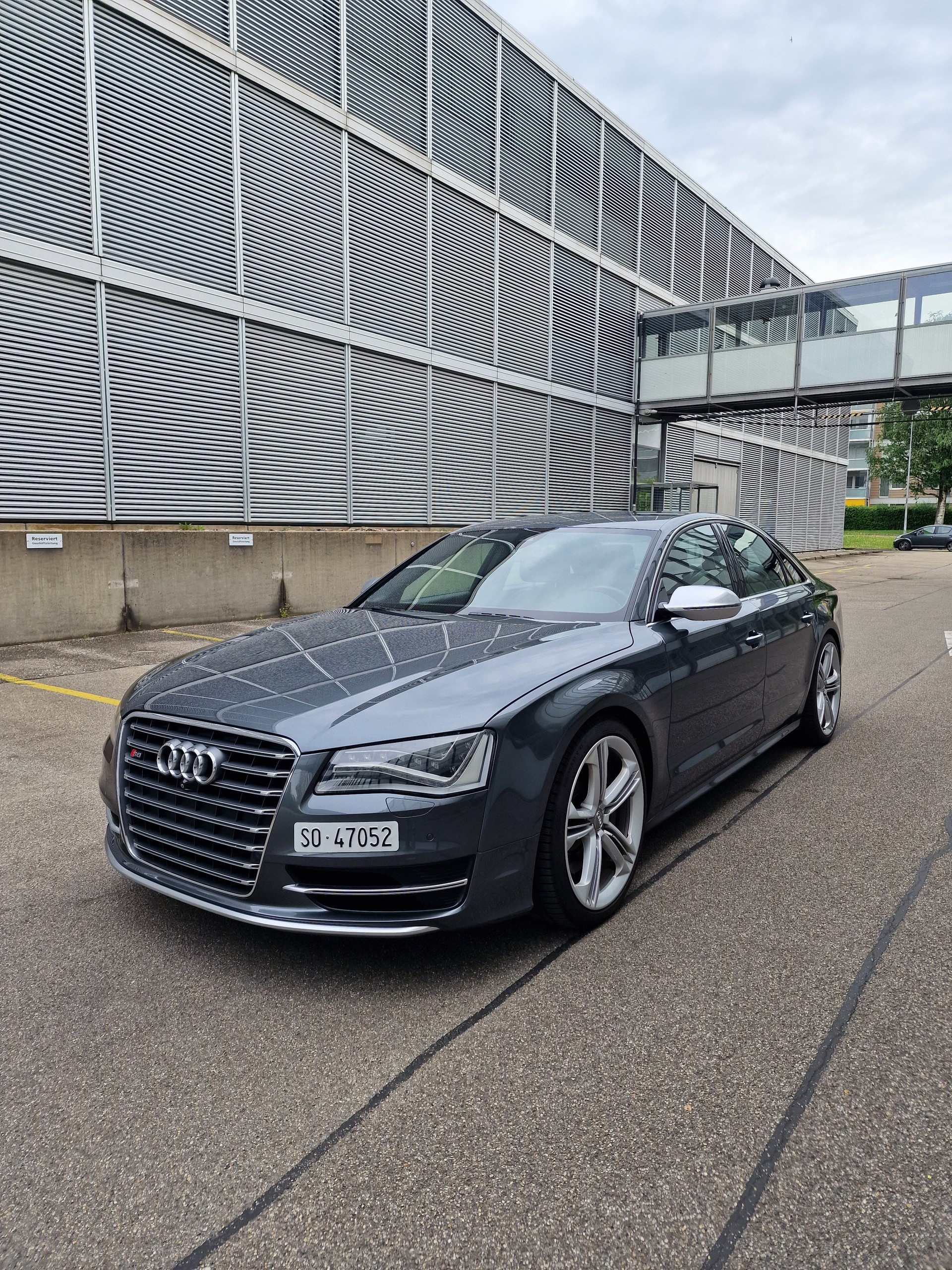 AUDI S8 4.0 V8 TFSI Quattro-image-6