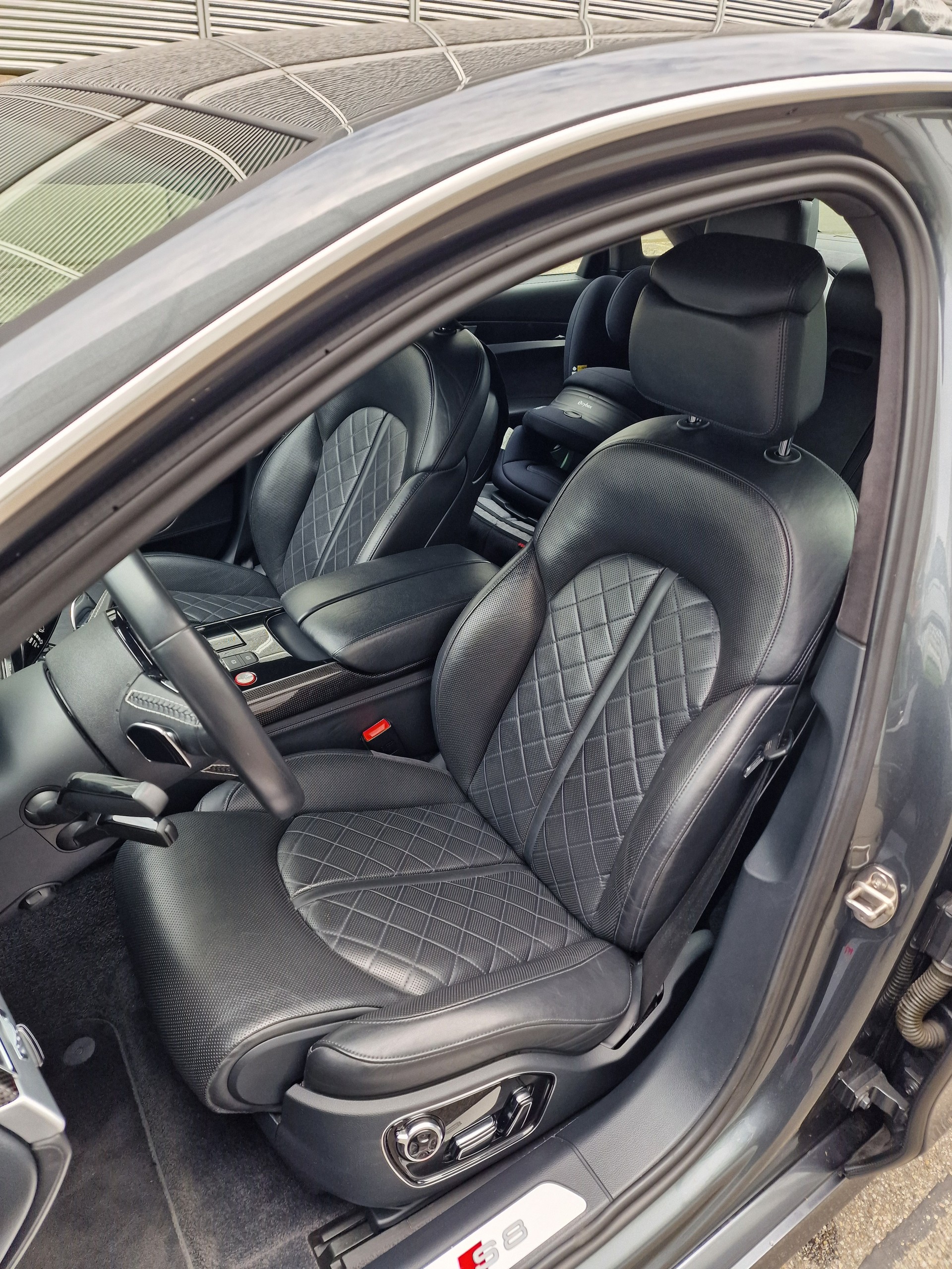 AUDI S8 4.0 V8 TFSI Quattro-image-9
