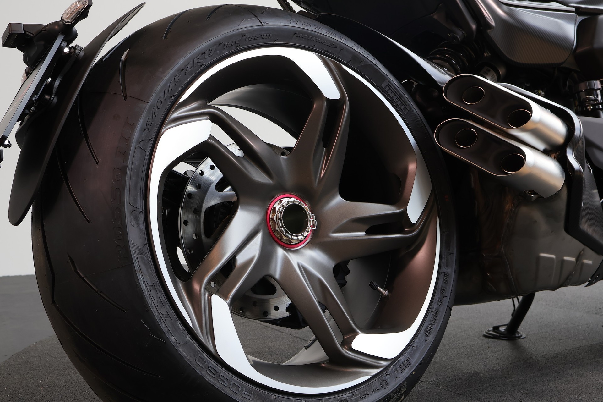DUCATI Diavel V4 Bentley Nr. 095/500 Limited Edition-image-8