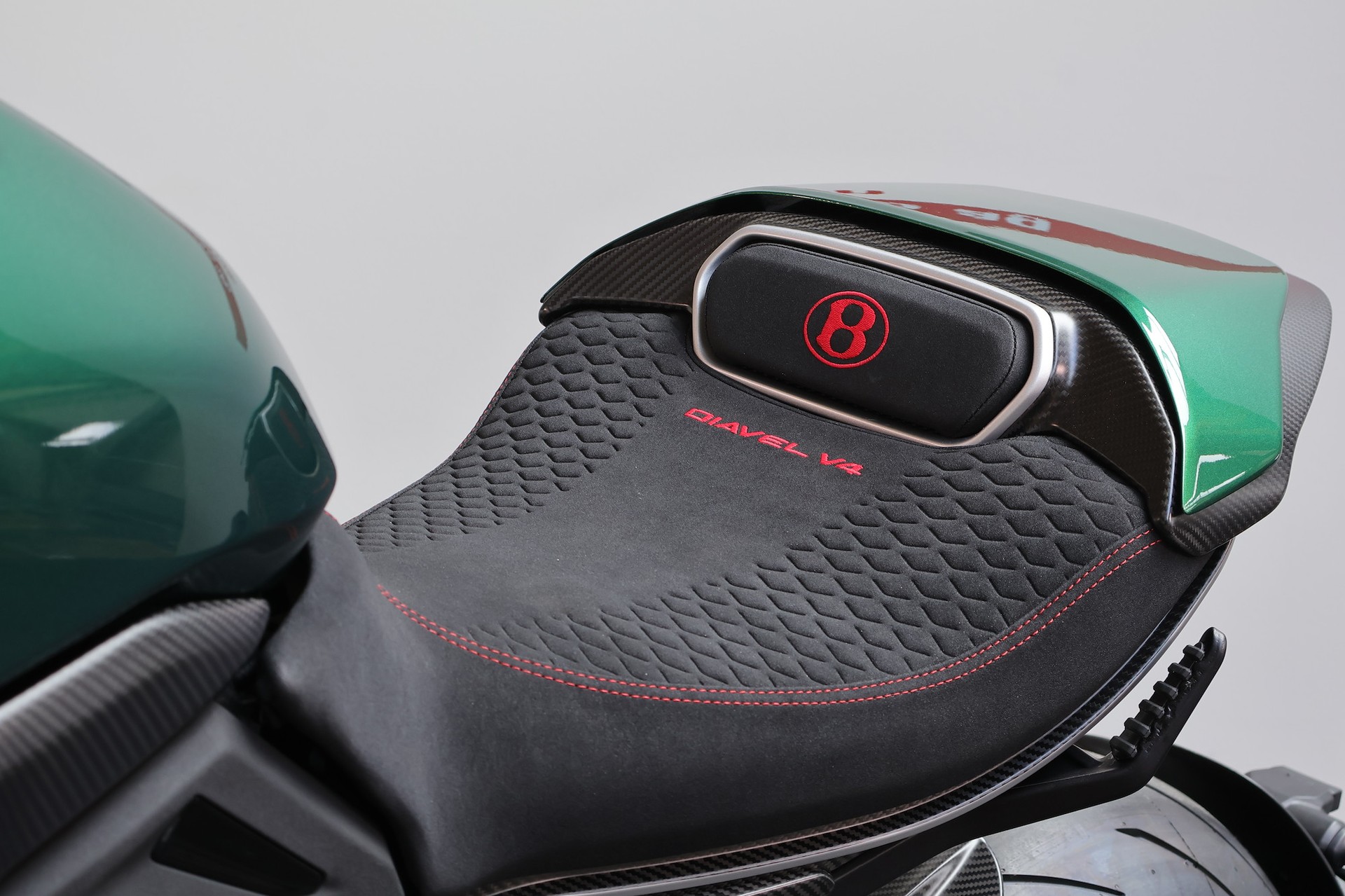 DUCATI Diavel V4 Bentley Nr. 095/500 Limited Edition-image-6