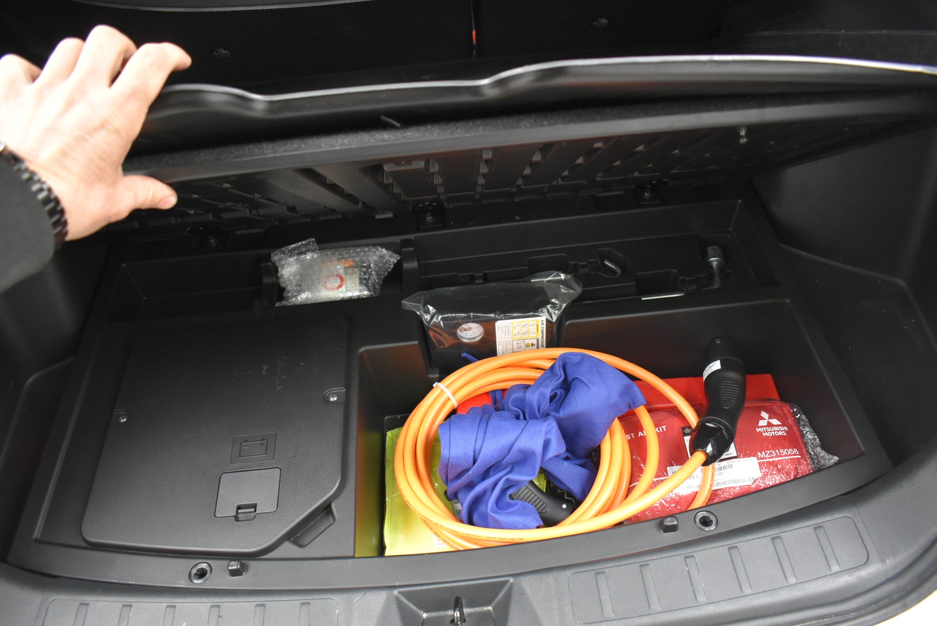 MITSUBISHI Eclipse Cross 2.4 PHEV Inform 4WD-image-13